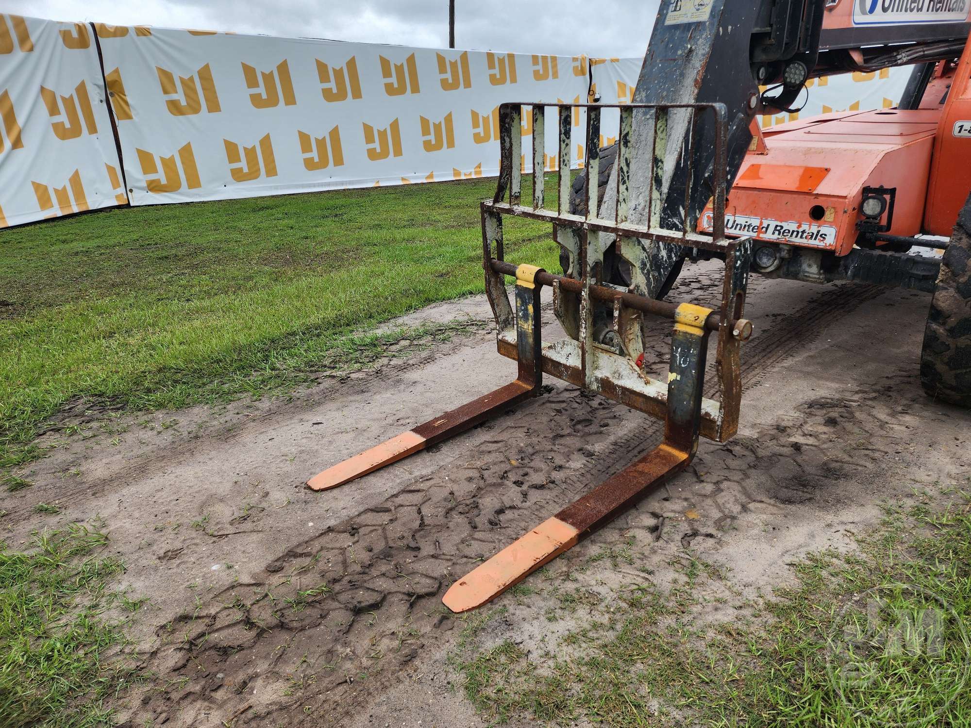 2017 JLG 6042