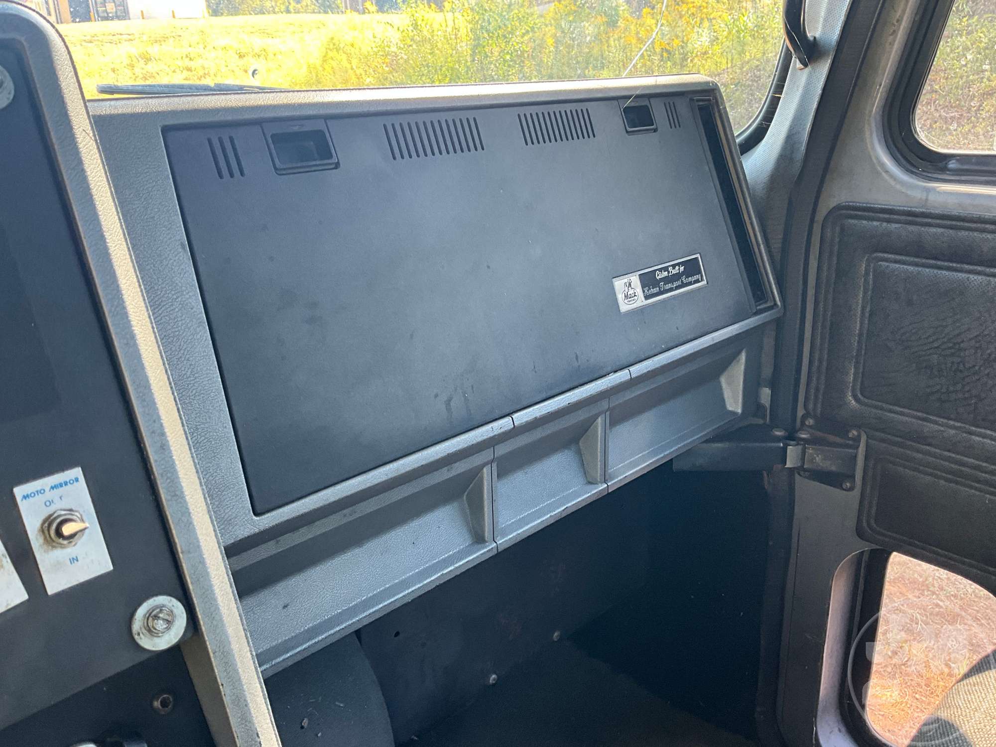 1996 Mack CH613