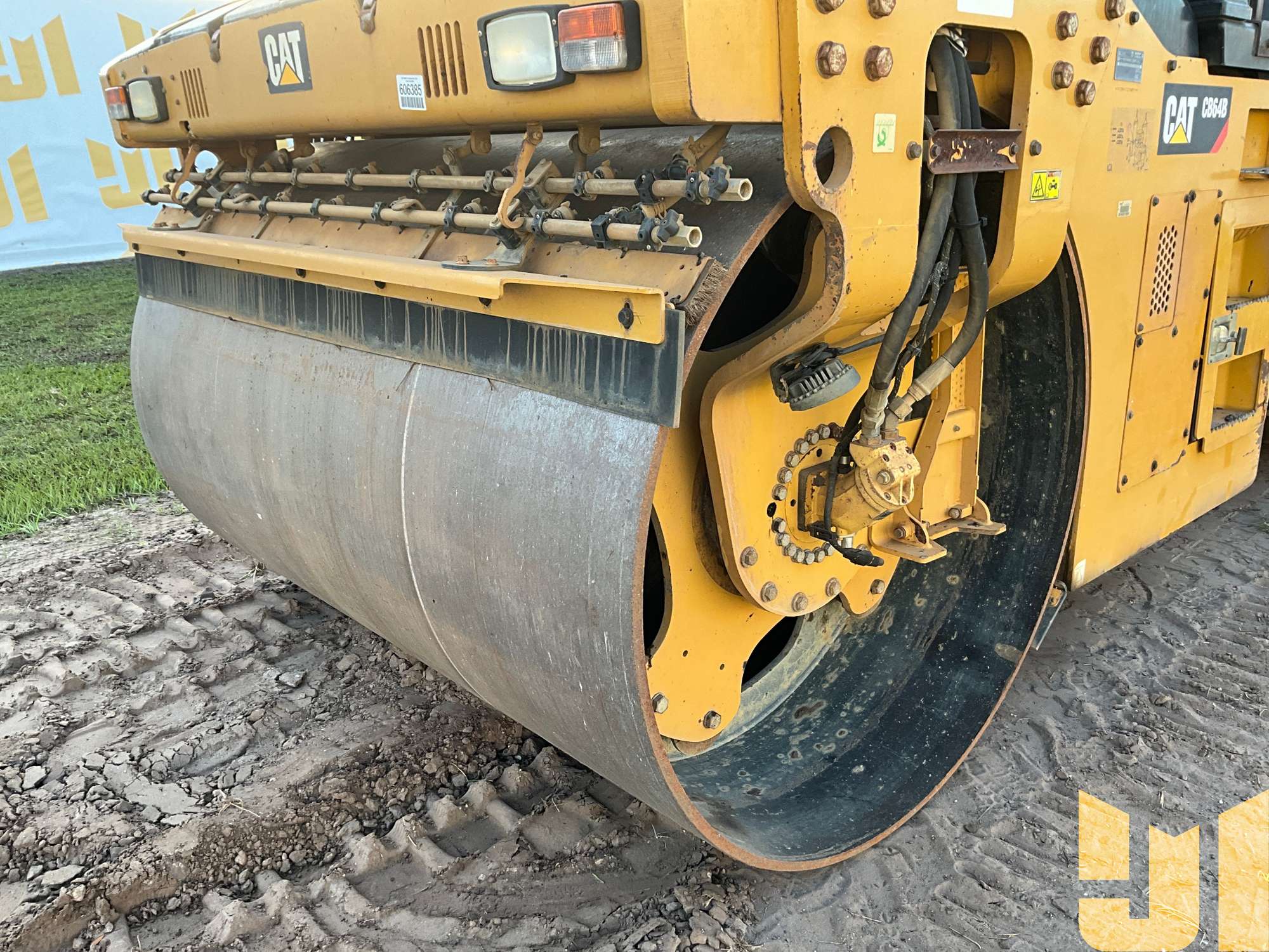 2015 Caterpillar CB64B
