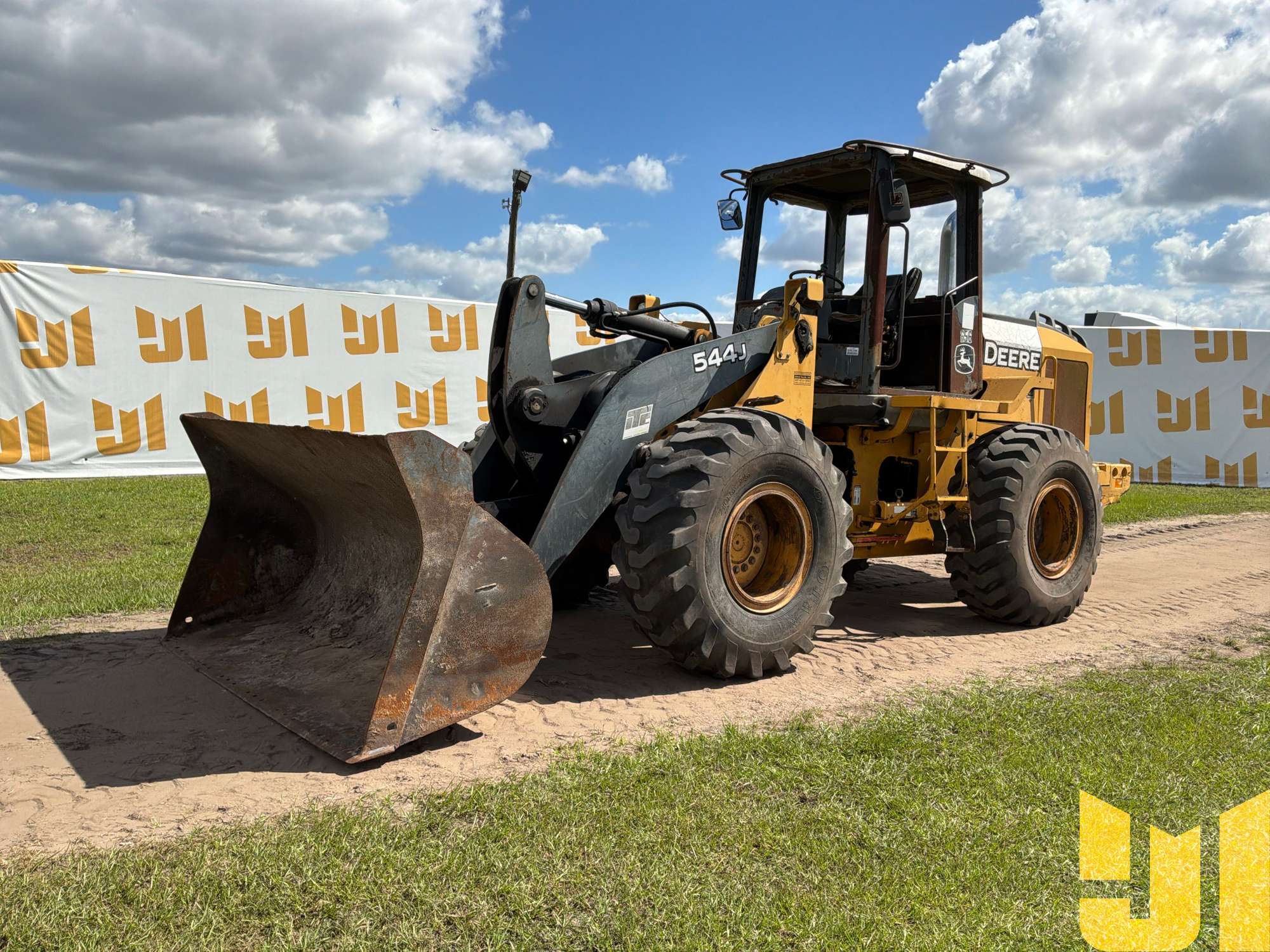 Photo of 2005 John Deere 544J