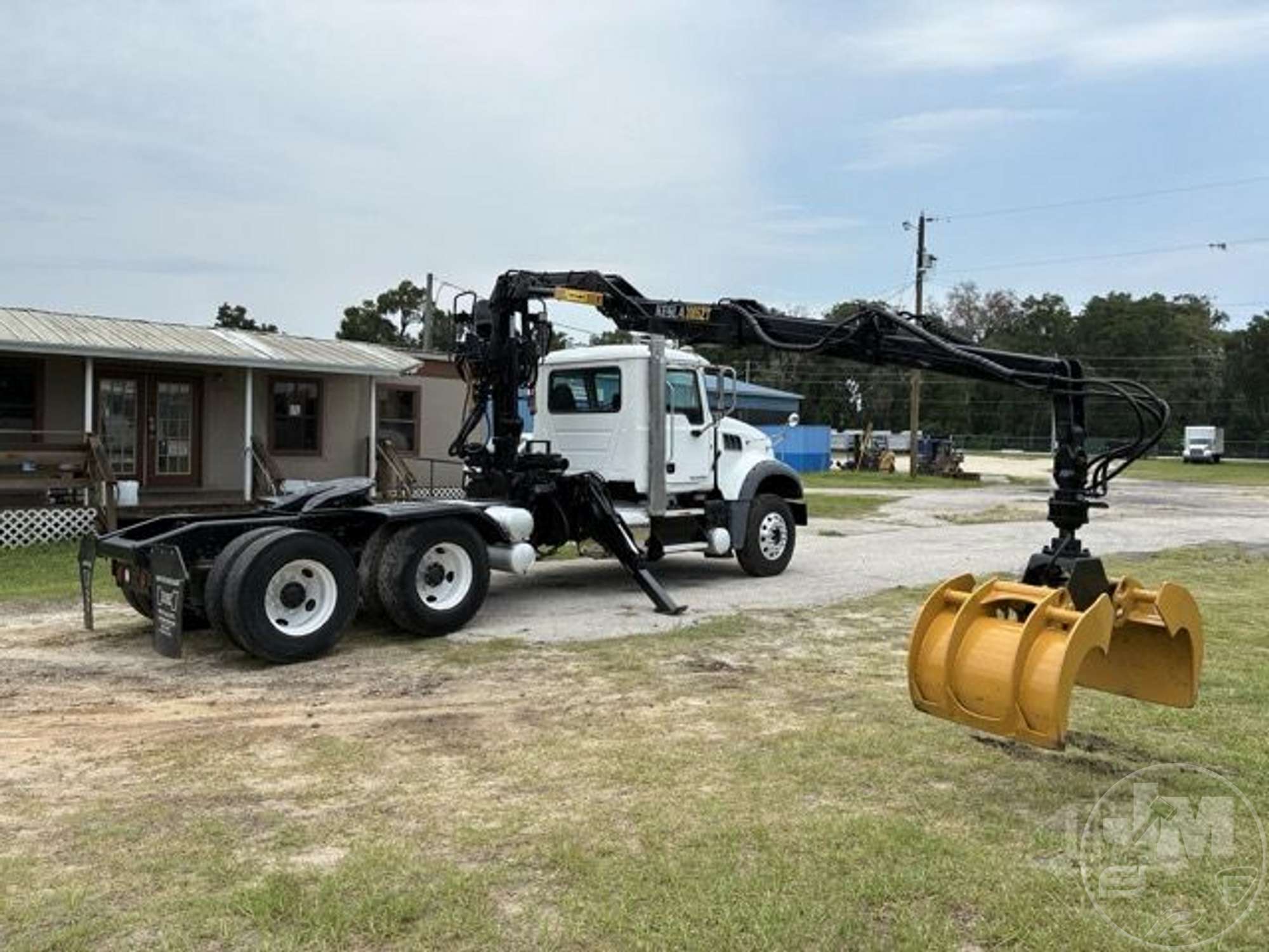 2017 Mack GU713