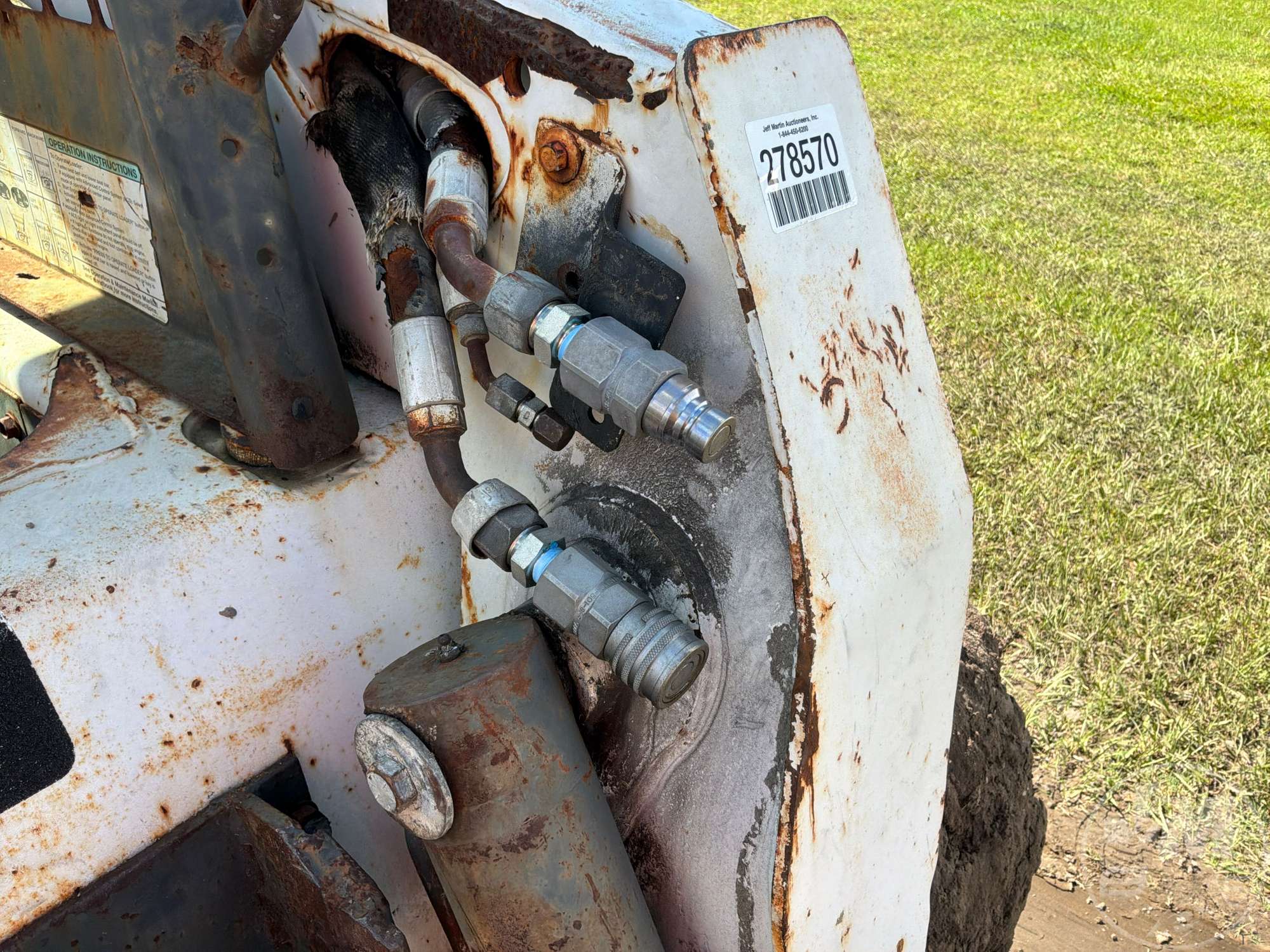 2004 Bobcat S220