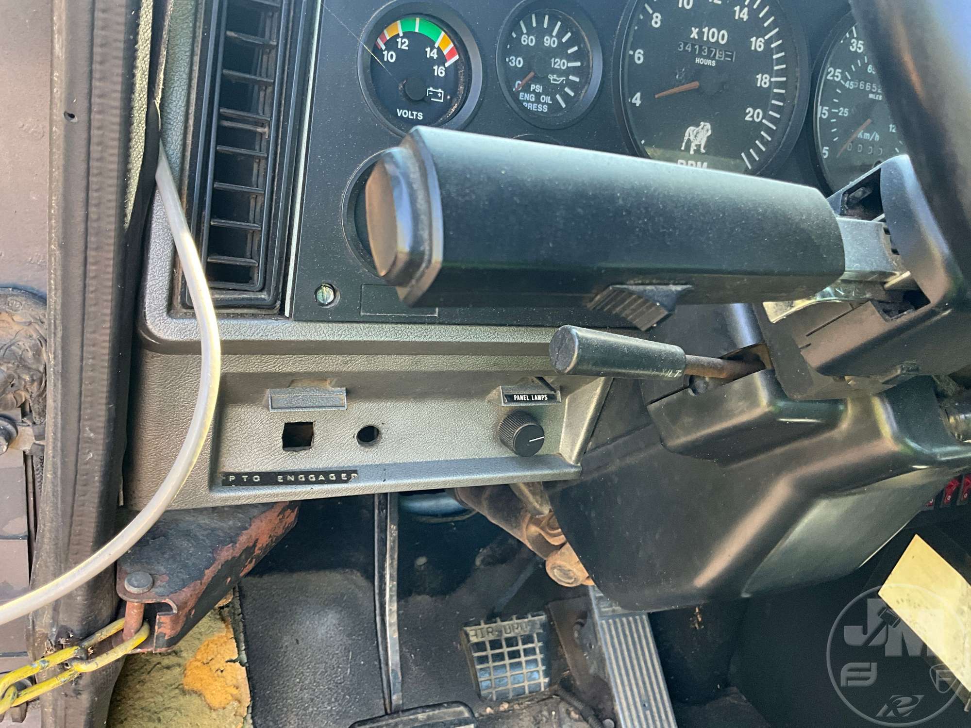 1996 Mack CH613