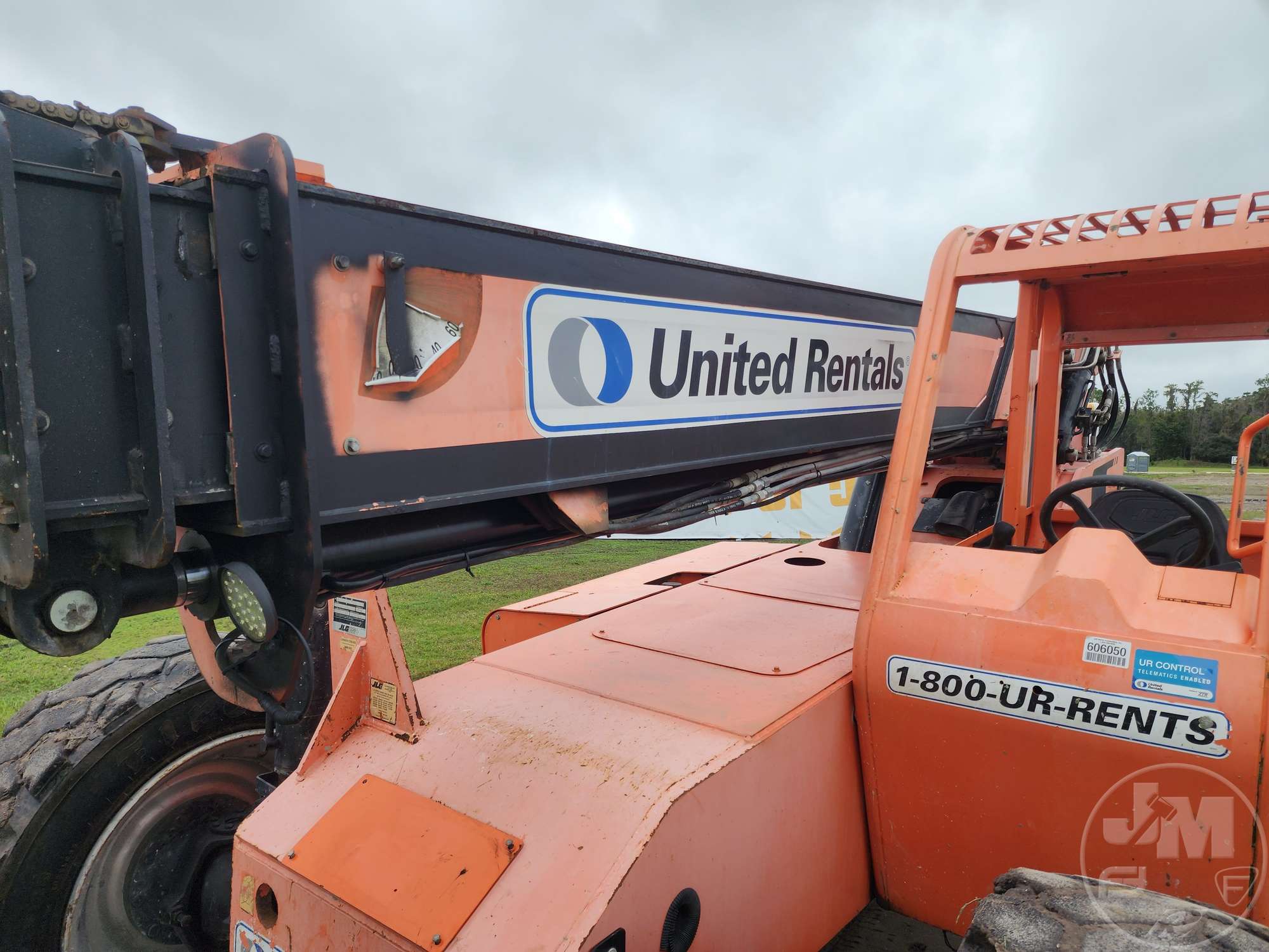 2017 JLG 6042