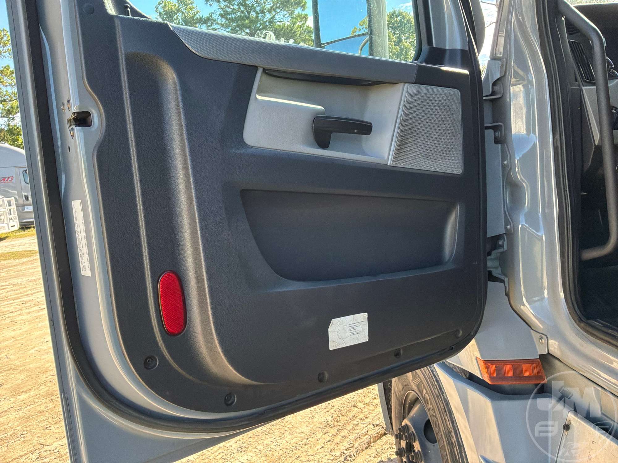 2021 Freightliner CASCADIA EVOLUTION