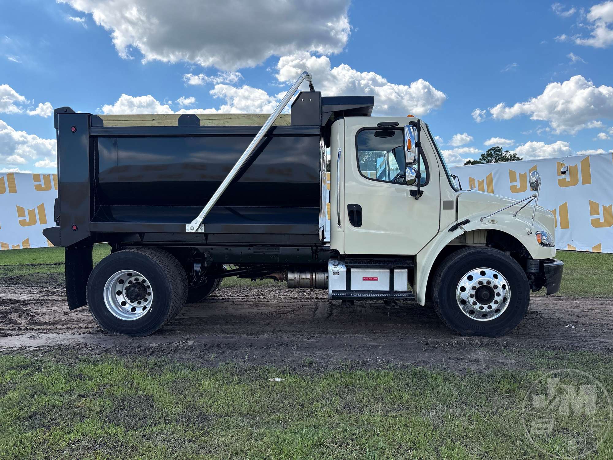 2020 Freightliner M2