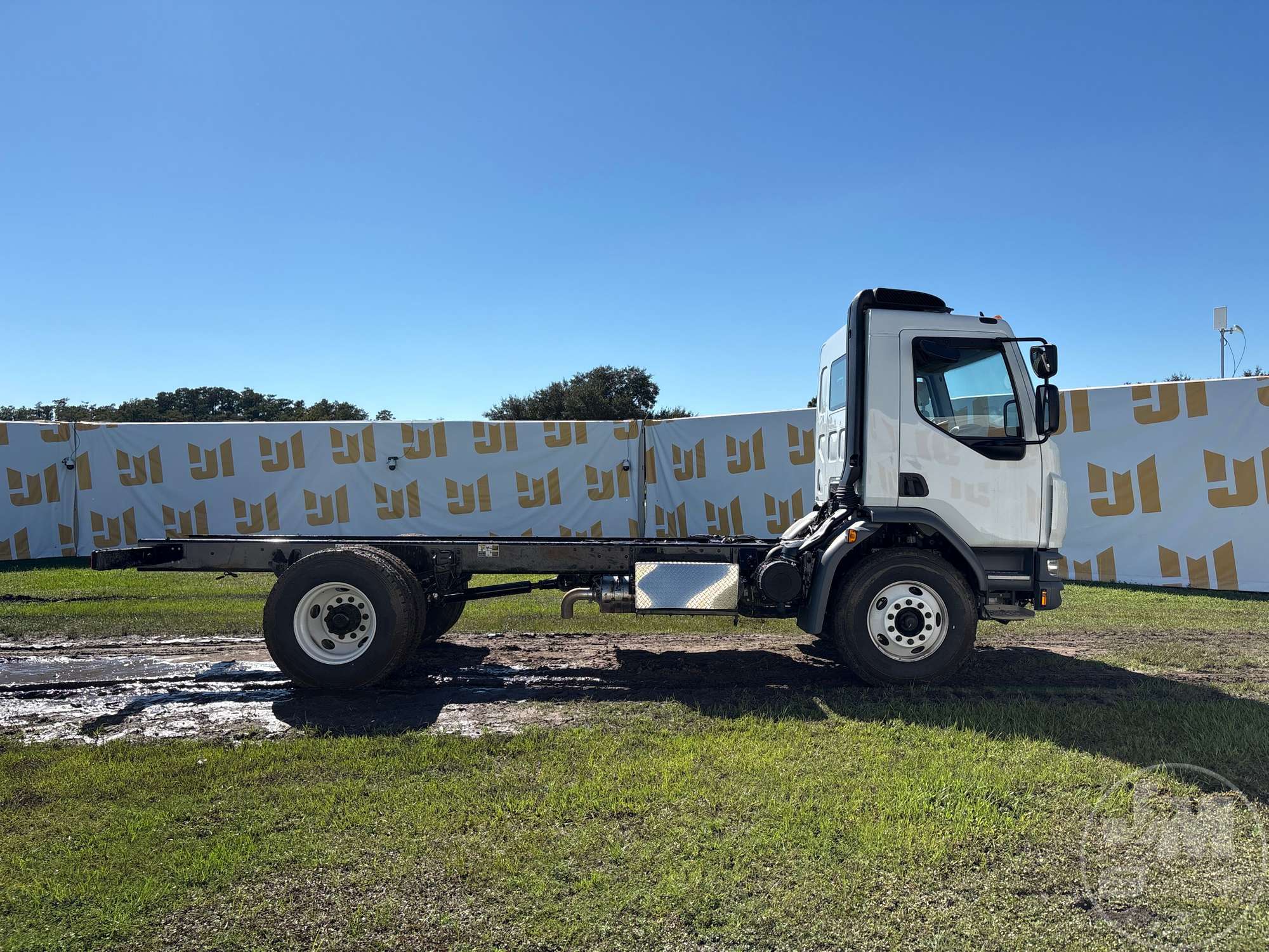 2025 Peterbilt 220