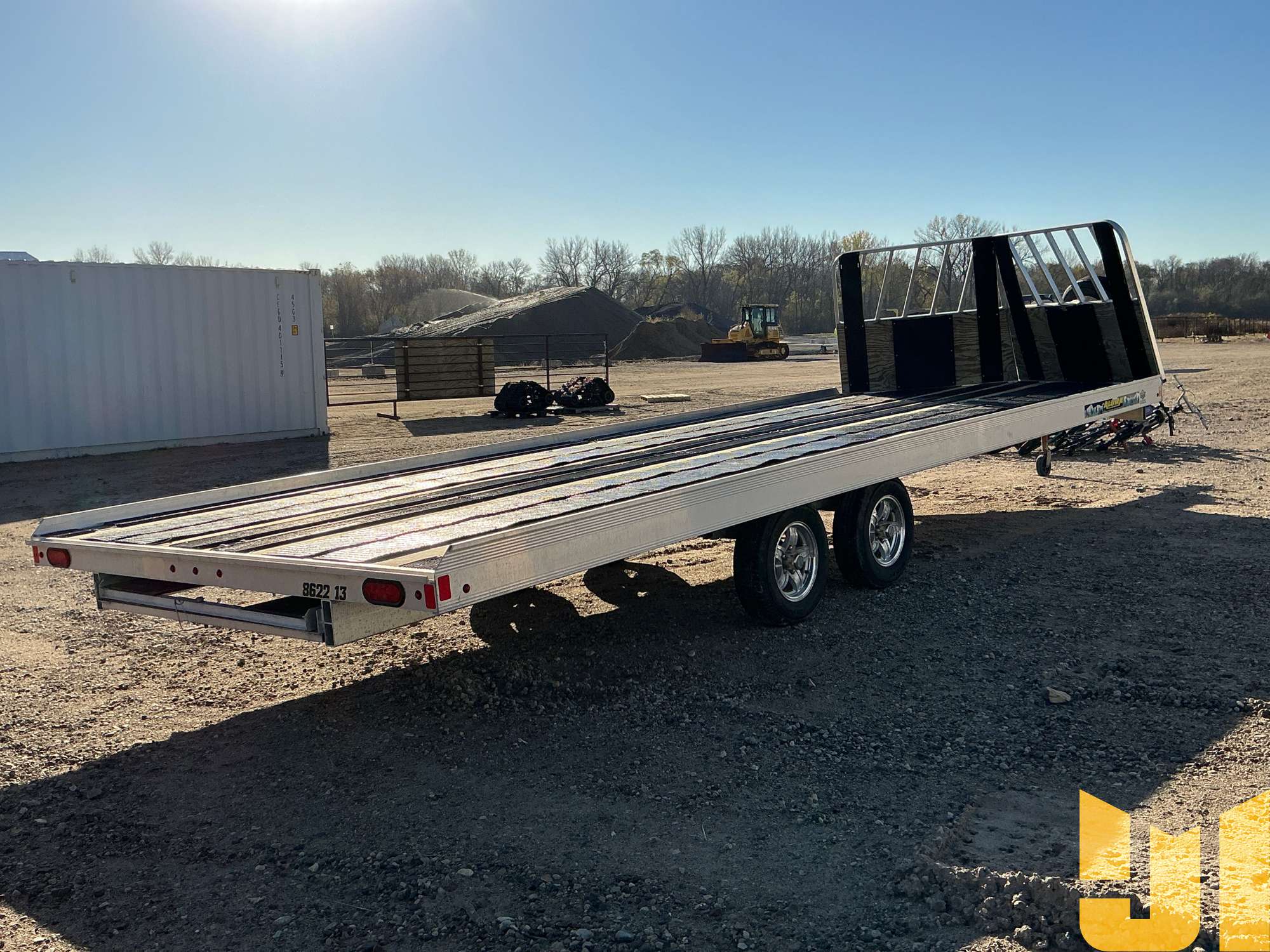 2019 Aluma 8622 V-NOSE SNOWMOBILE TRAILER