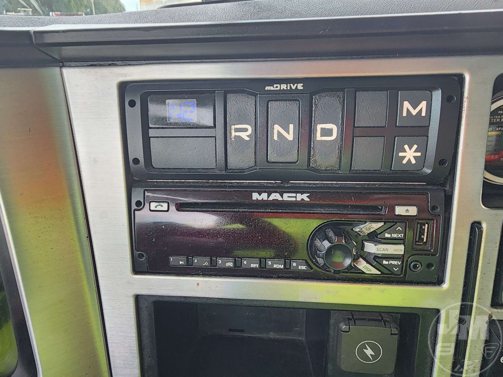 2020 Mack AN64T