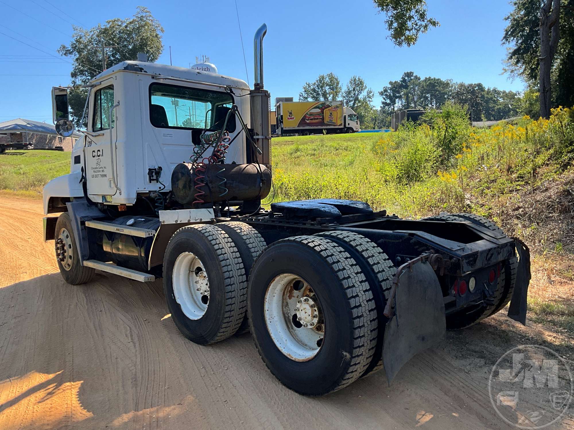 2000 Mack CH 613