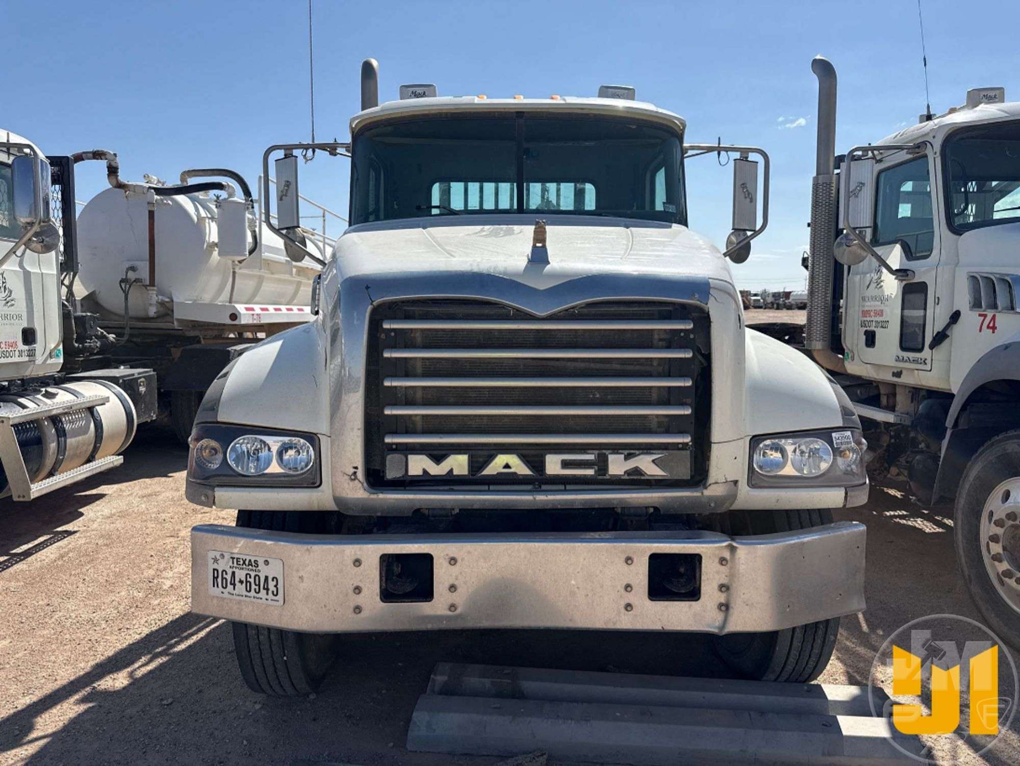 2015 Mack GU713