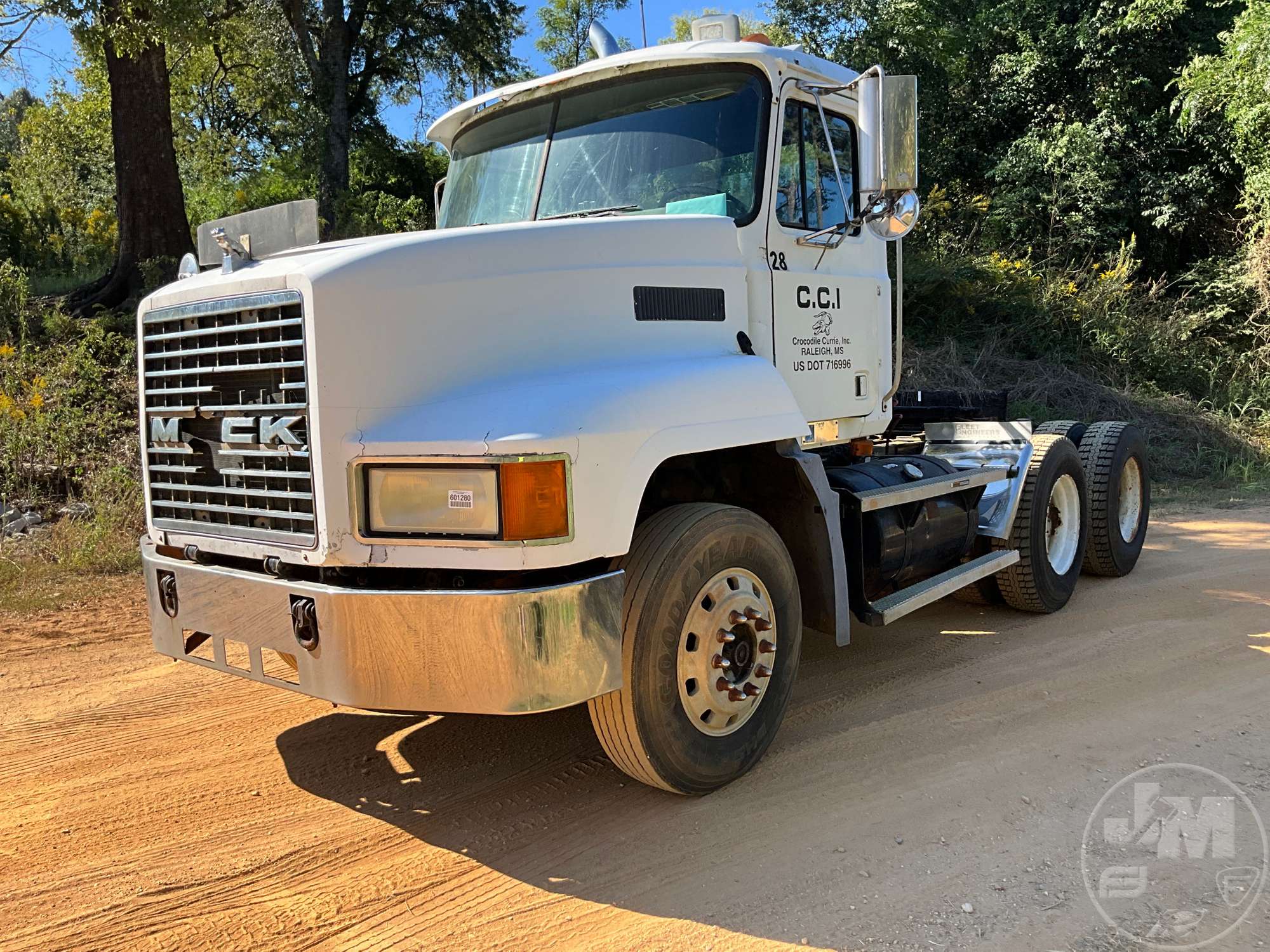 2000 Mack CH 613
