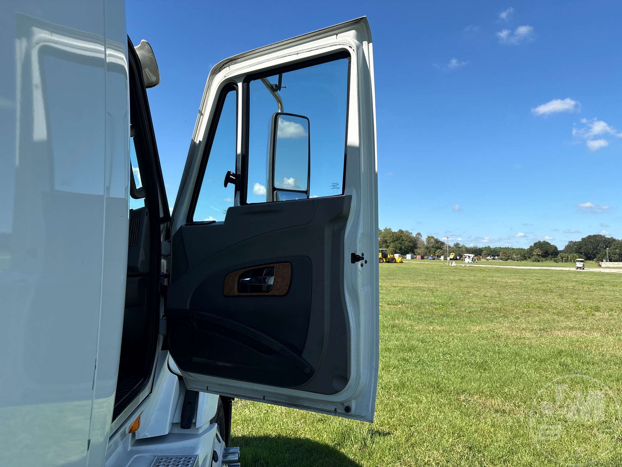 2014 International LF687