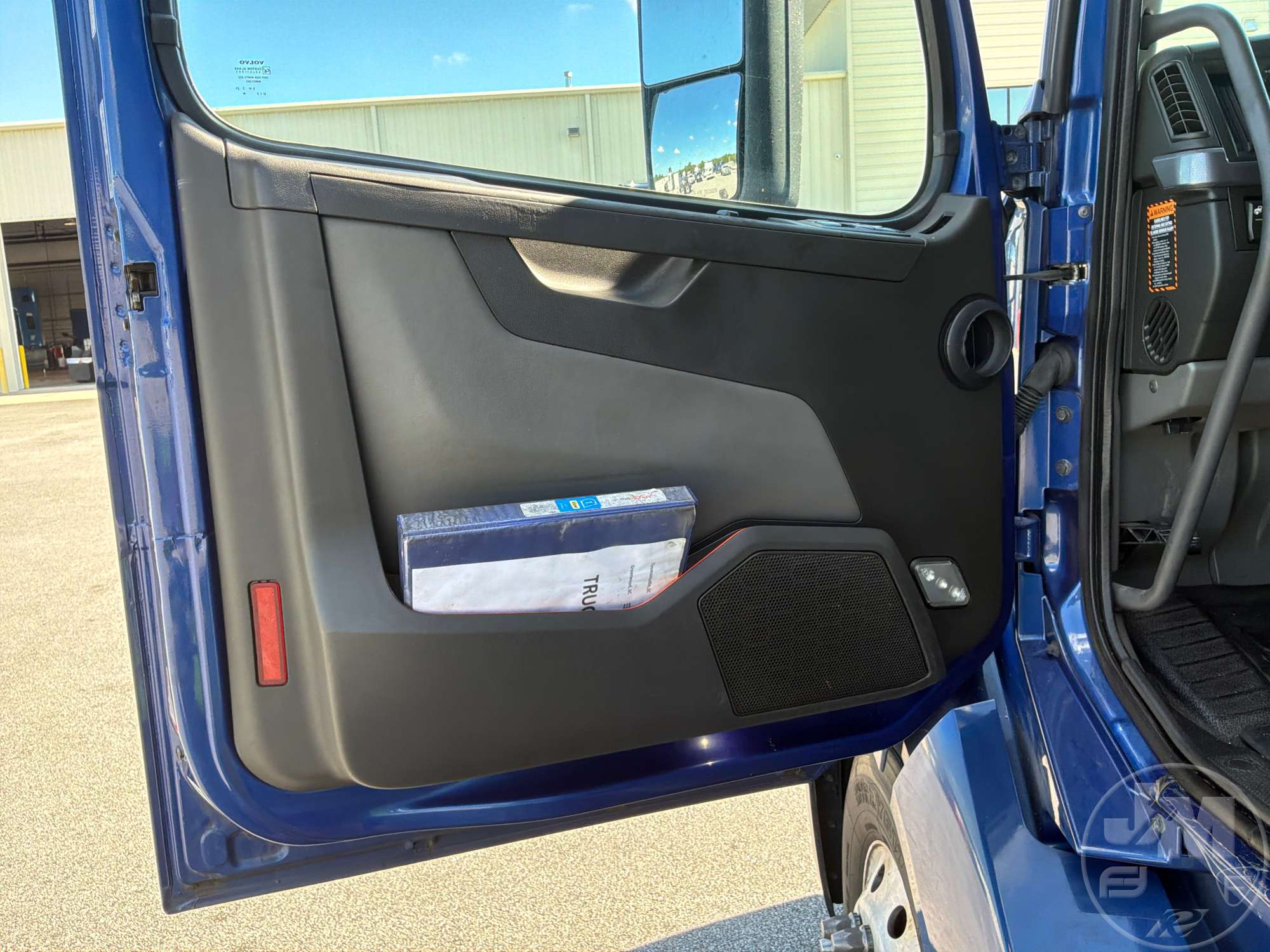 2022 Volvo VNL760