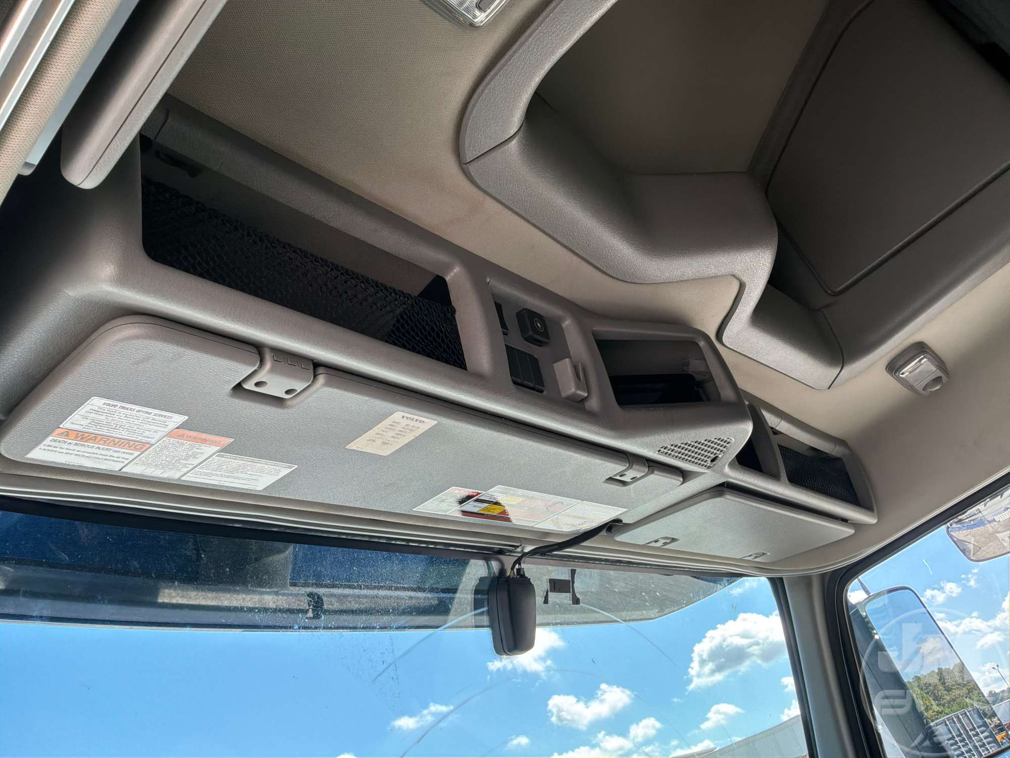 2022 Volvo VNL760