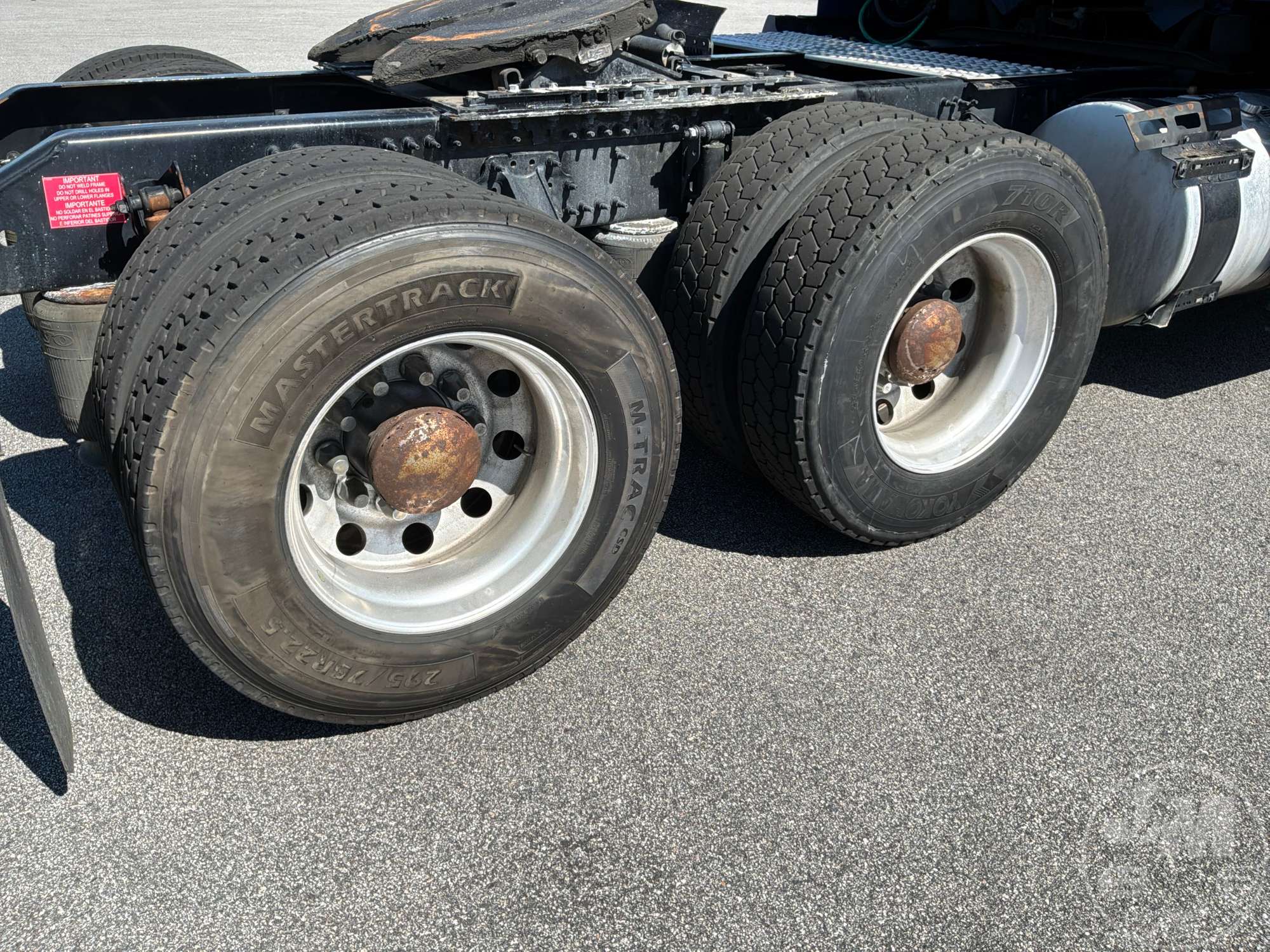 2022 Volvo VNL760