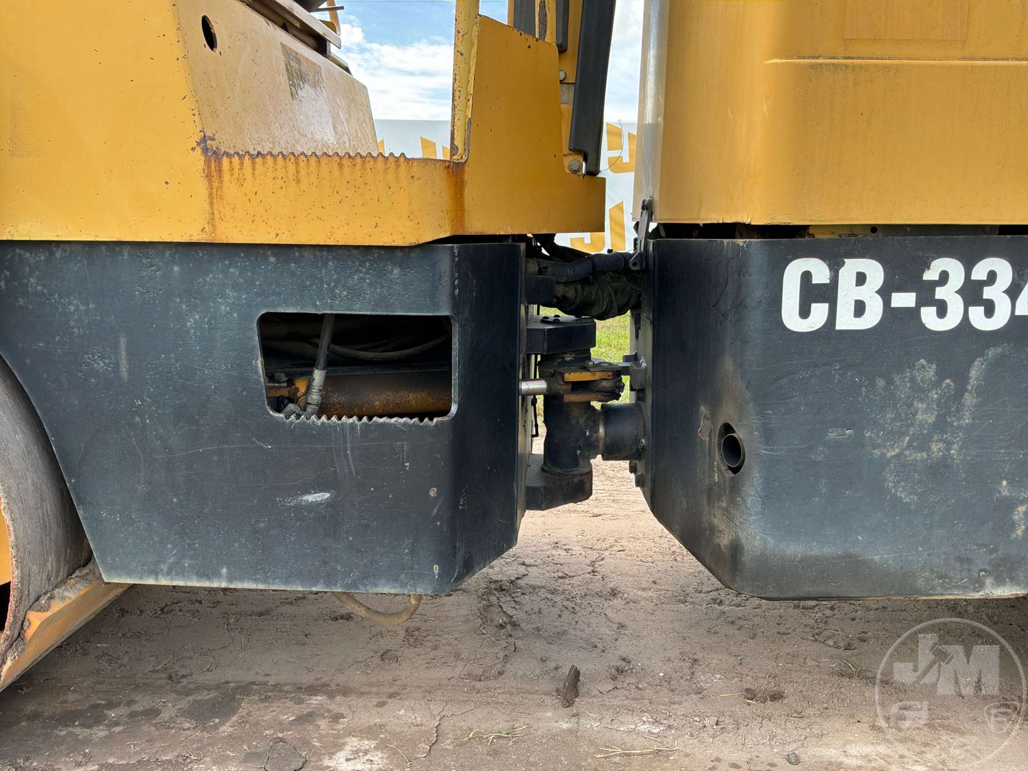 2003 Caterpillar CB334D