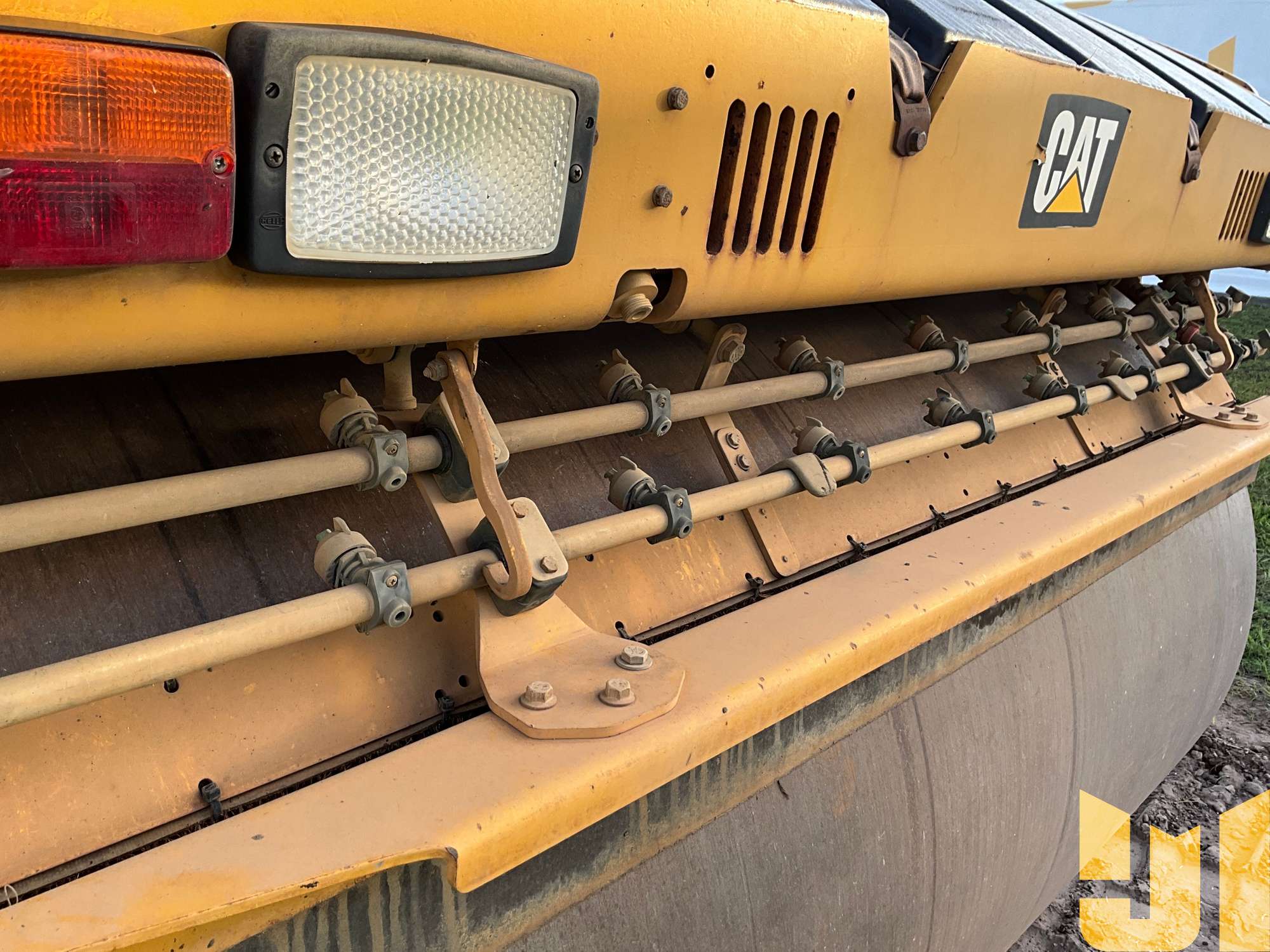 2015 Caterpillar CB64B
