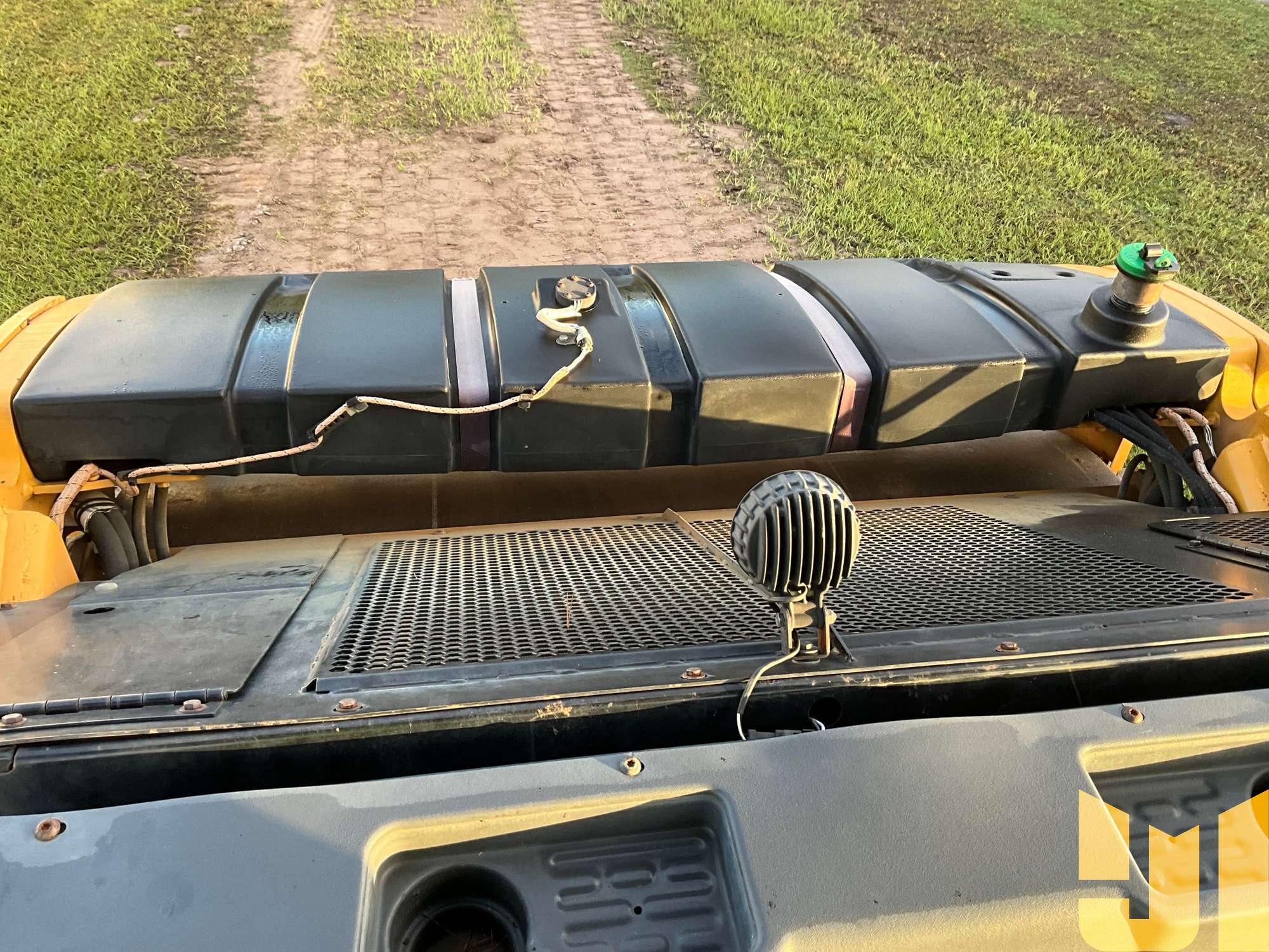2015 Caterpillar CB64B