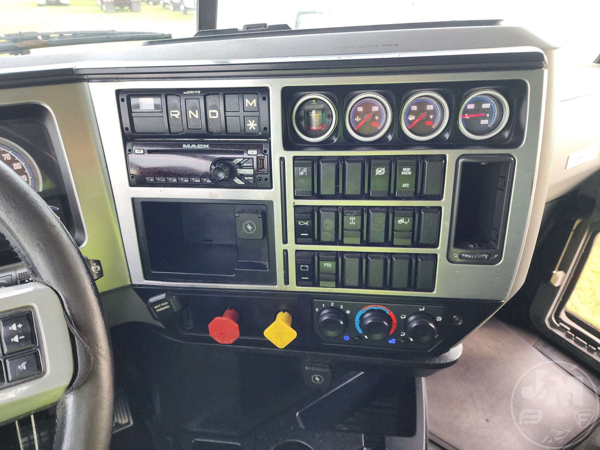 2020 Mack AN64T
