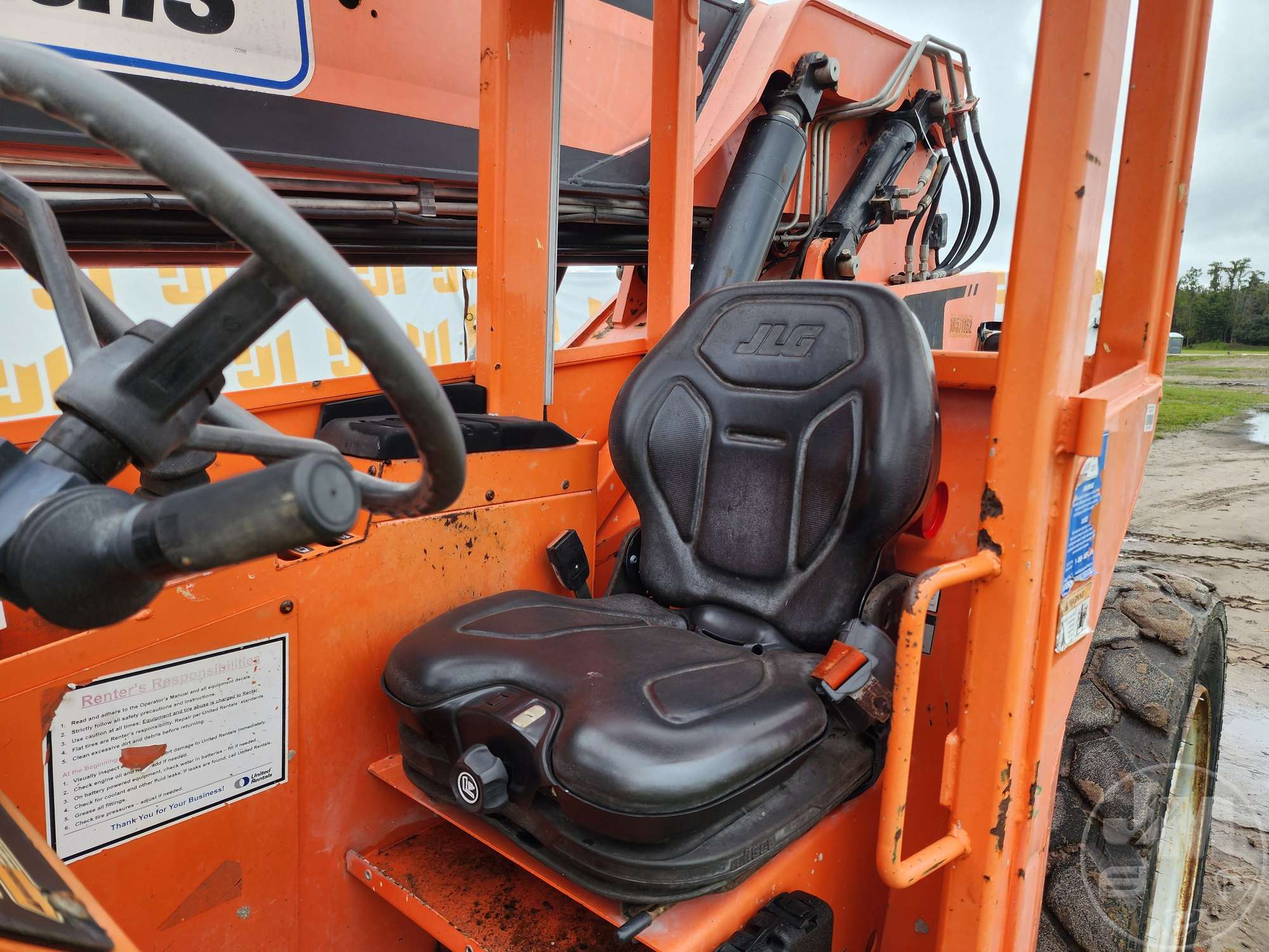 2017 JLG 6042