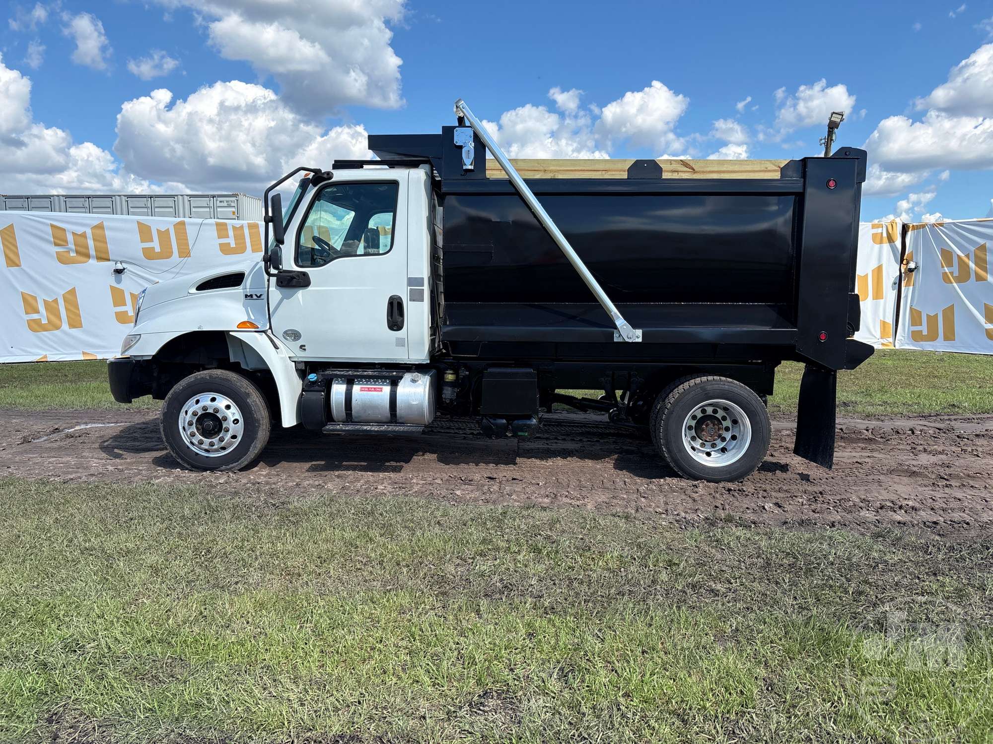 2021 International MV607