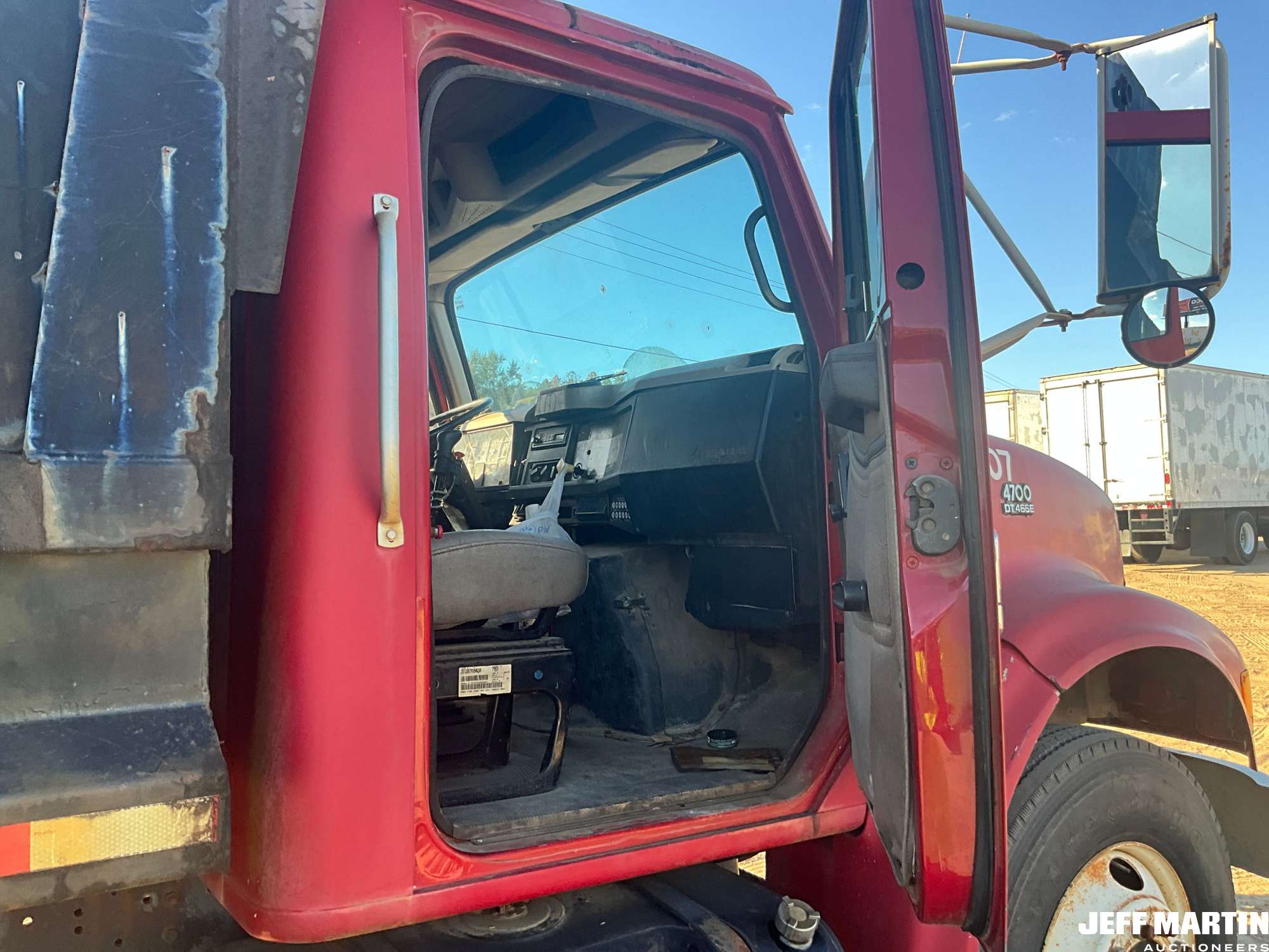 2001 International 4700