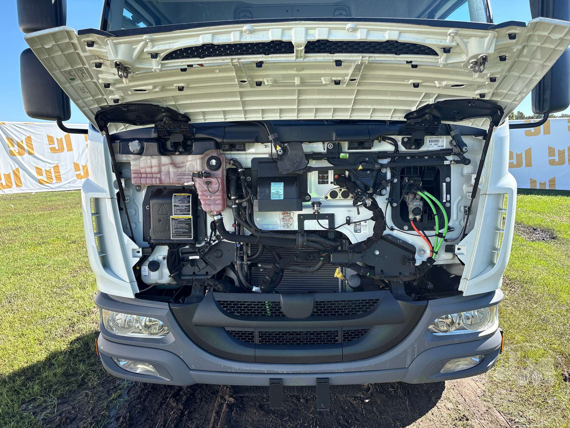 2025 Peterbilt 220