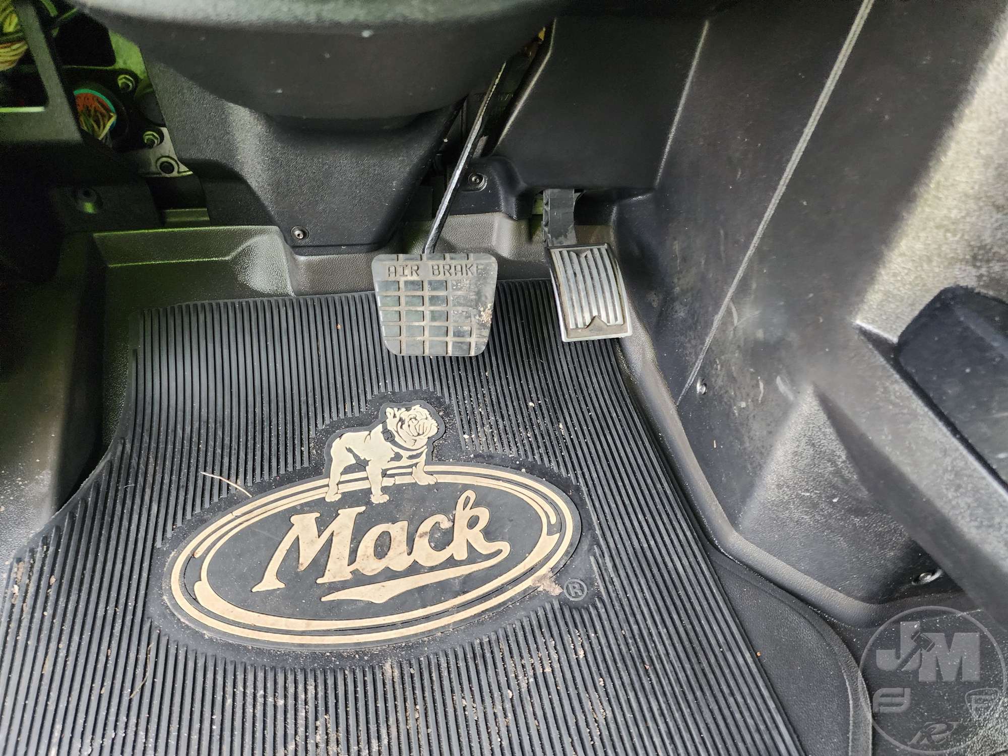 2020 Mack AN64T