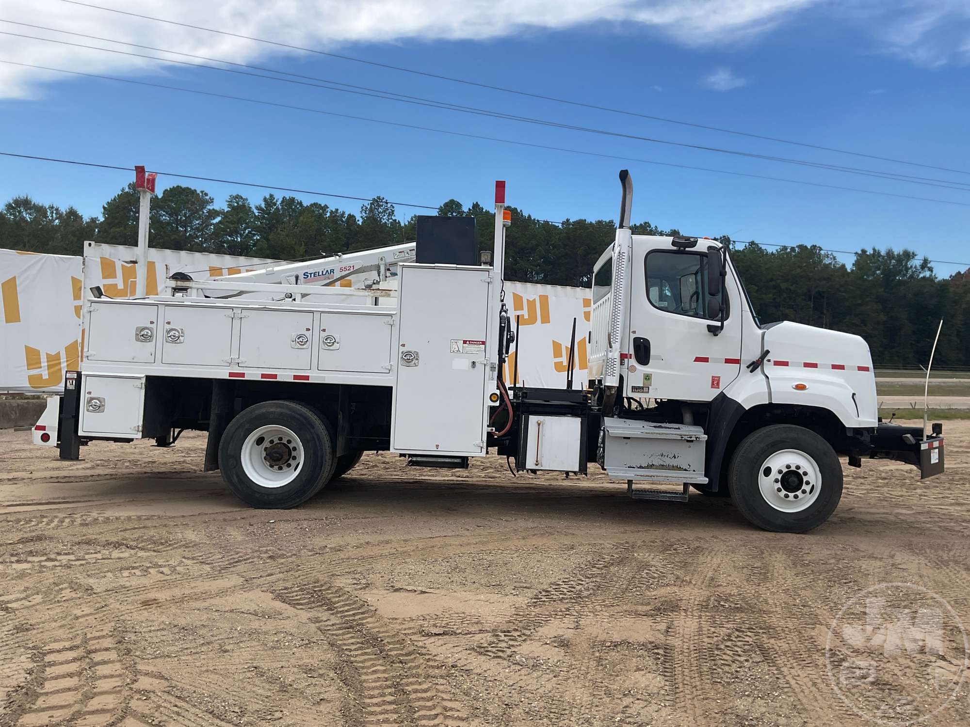2016 Freightliner 108SD
