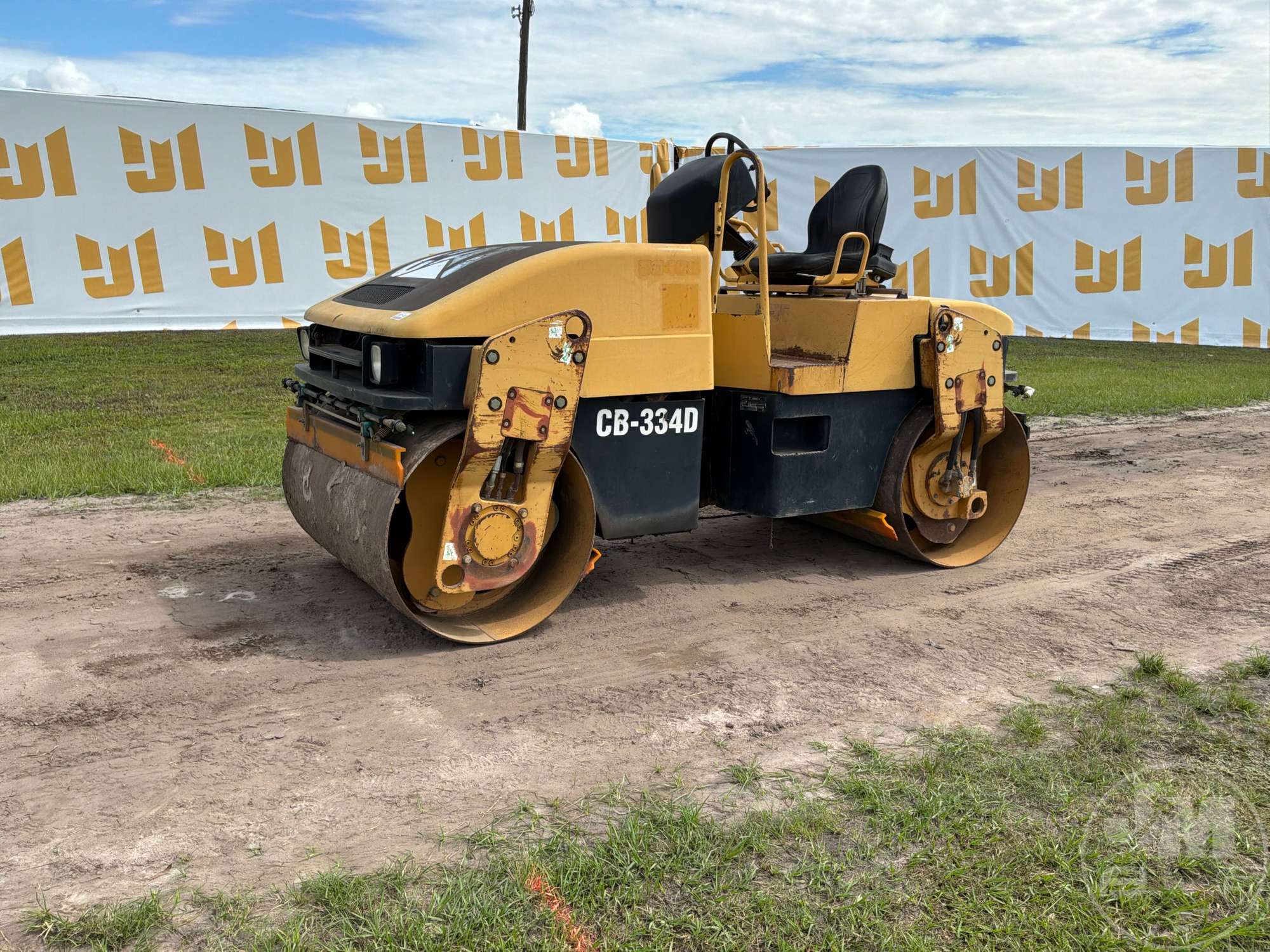 Photo of 2003 Caterpillar CB334D