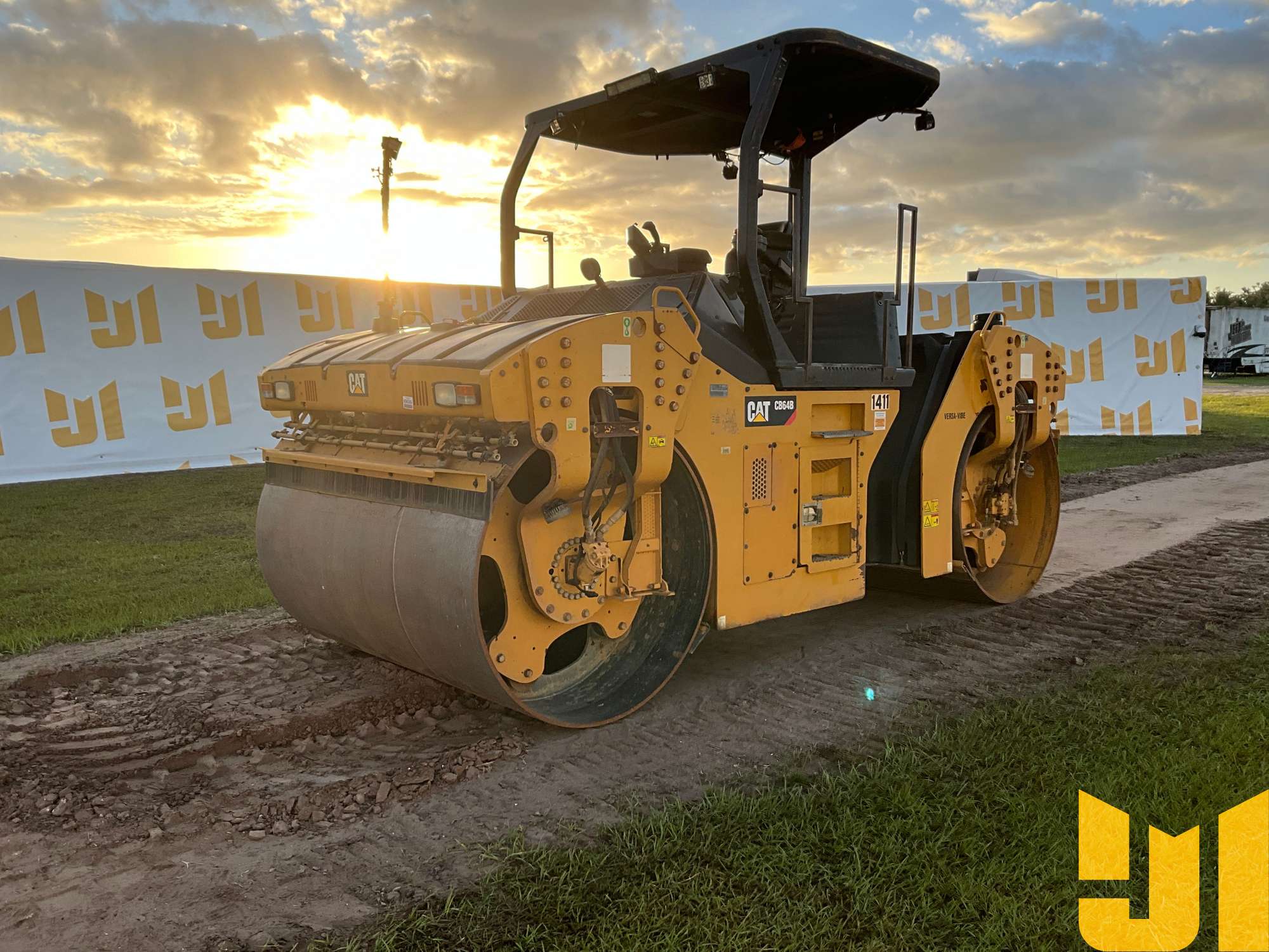 Photo of 2015 Caterpillar CB64B