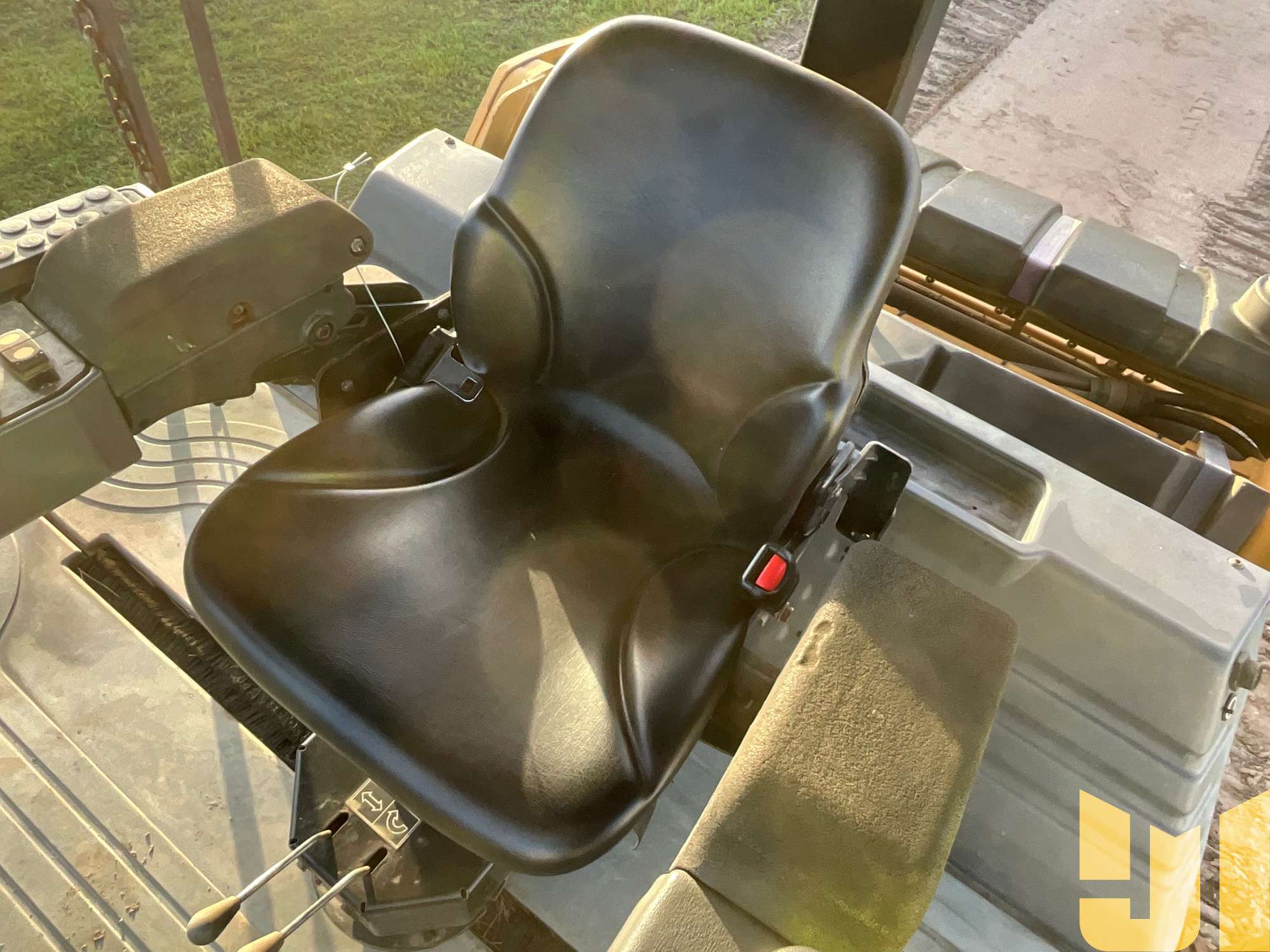 2015 Caterpillar CB64B