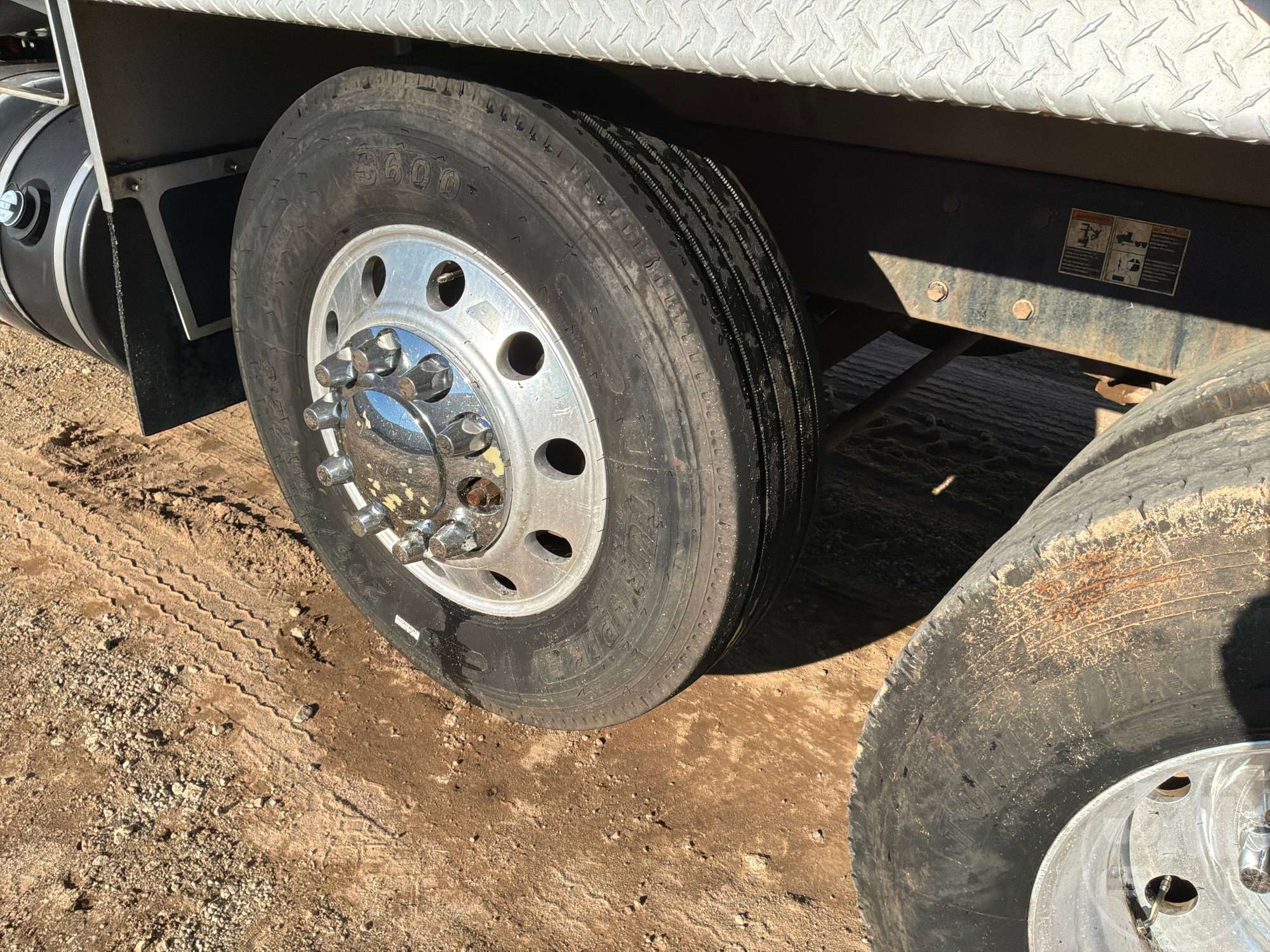2019 Kenworth T8 SERIES