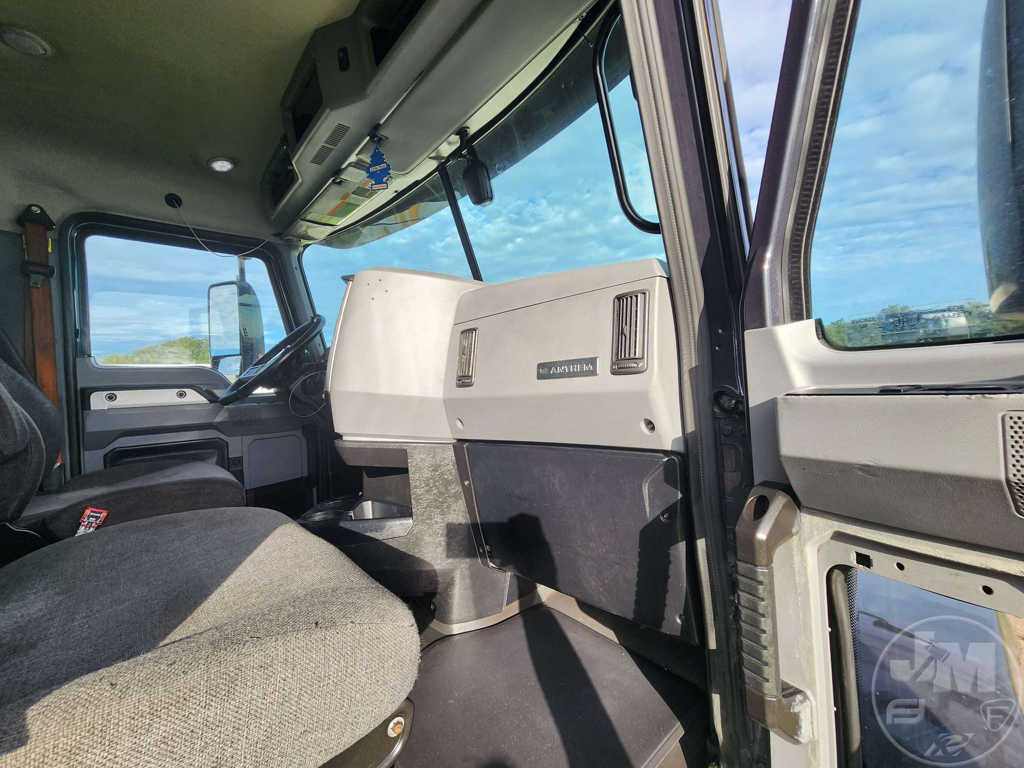 2020 Mack AN64T