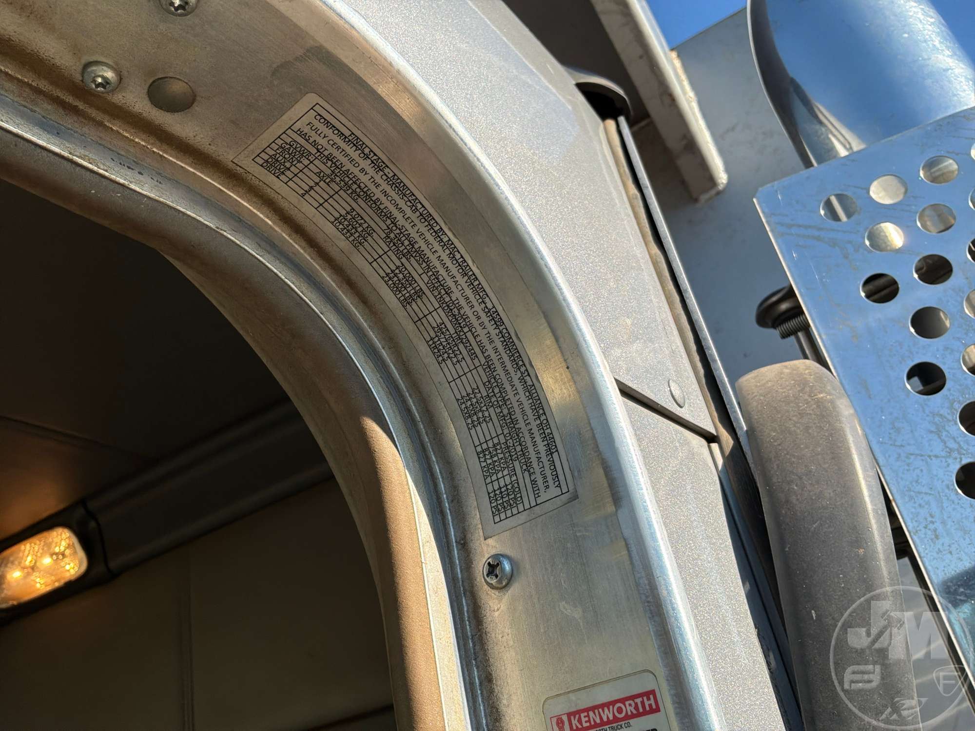 2019 Kenworth T8 SERIES