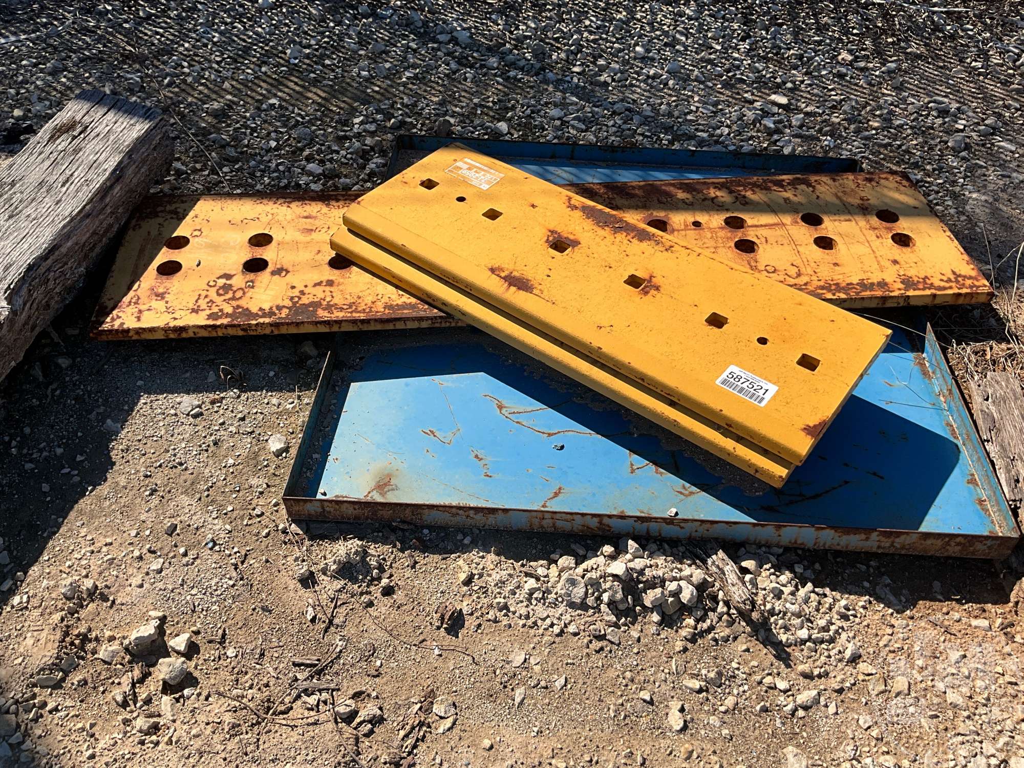 0 Caterpillar WEAR PLATES & CUTTING EDGES TO FIT D9