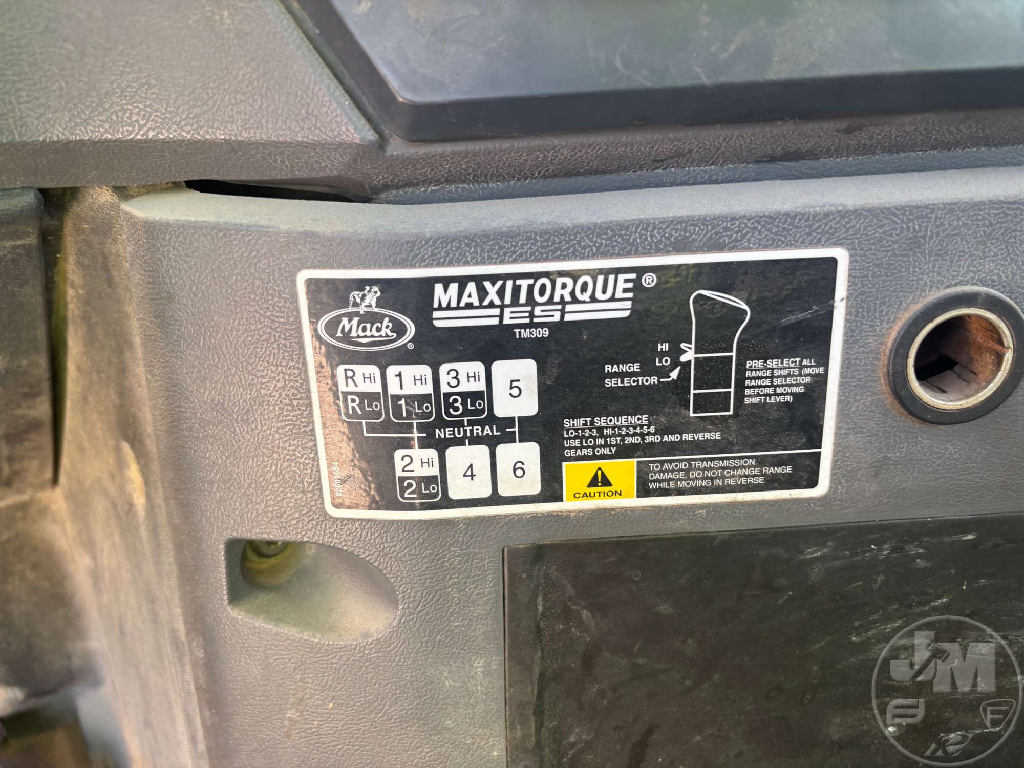 2013 Mack GU713