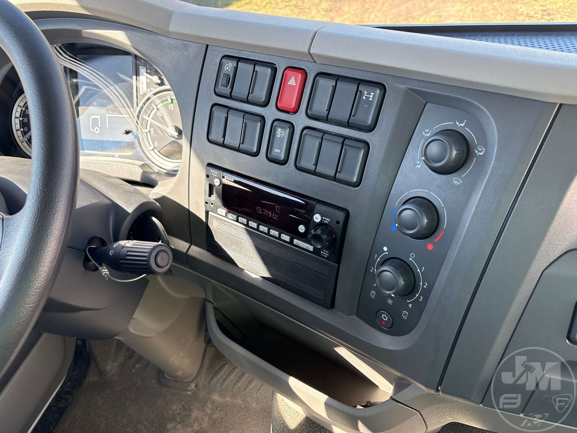 2025 Peterbilt 220