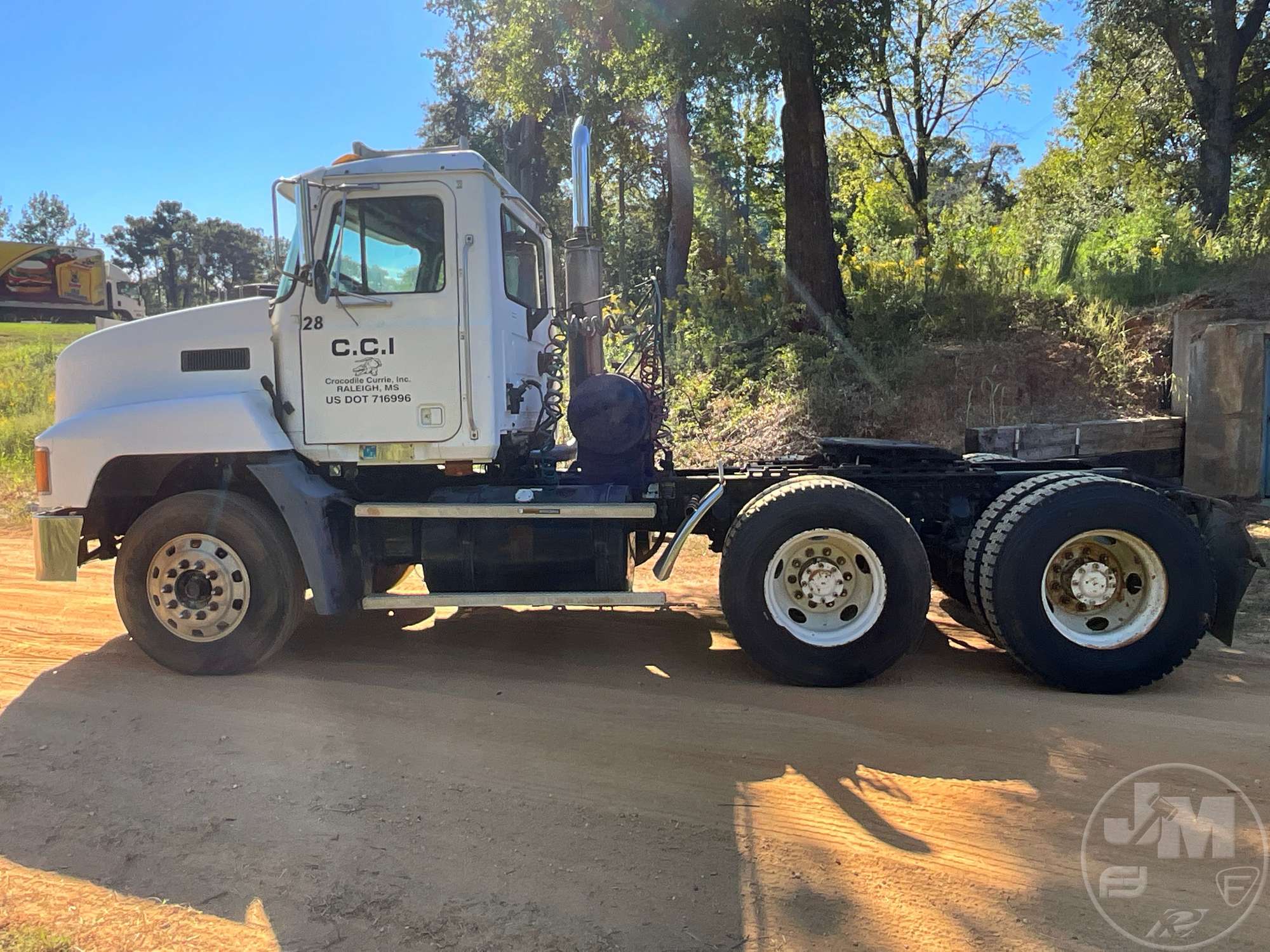 2000 Mack CH 613