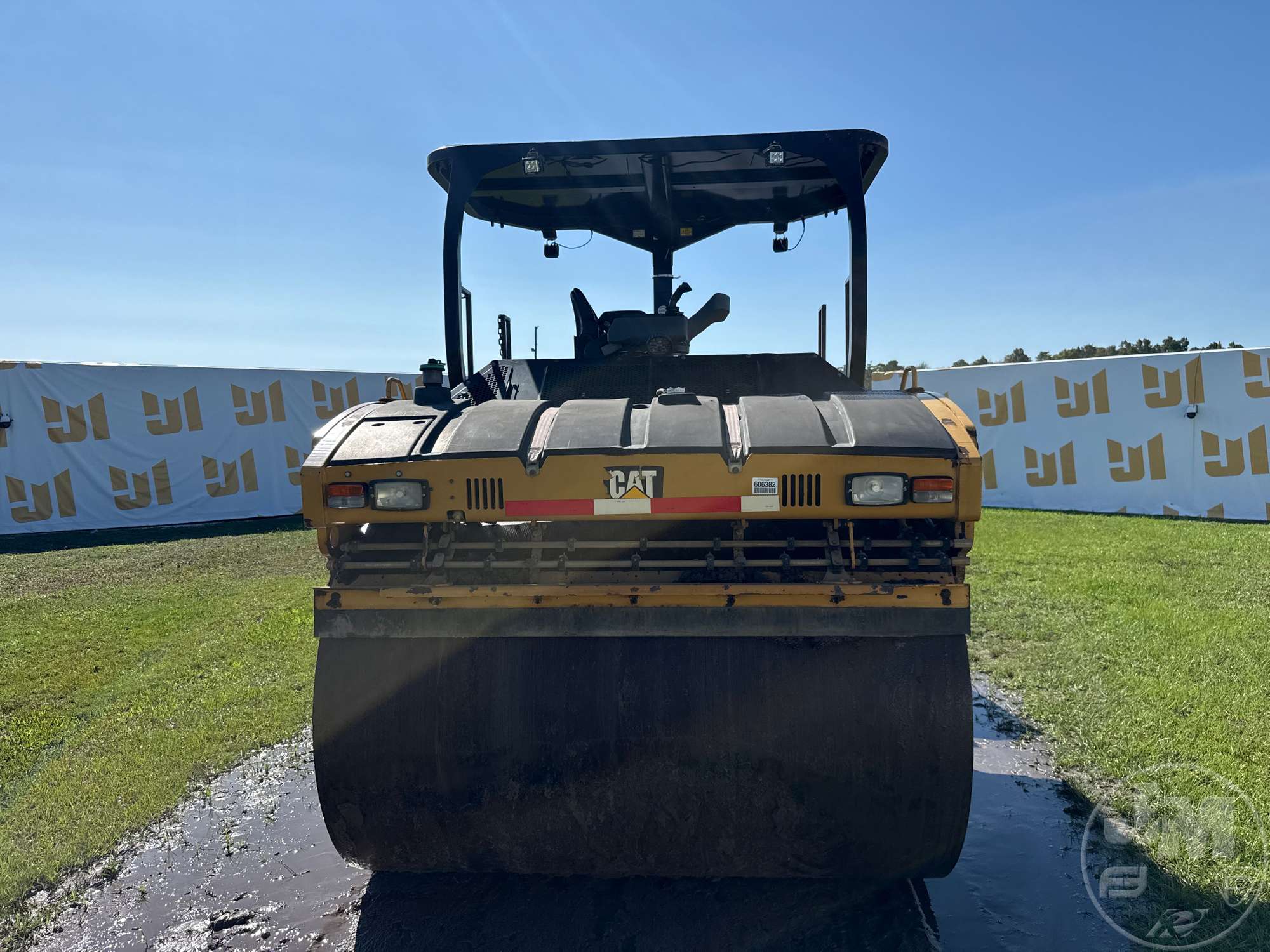 2016 Caterpillar CB64B