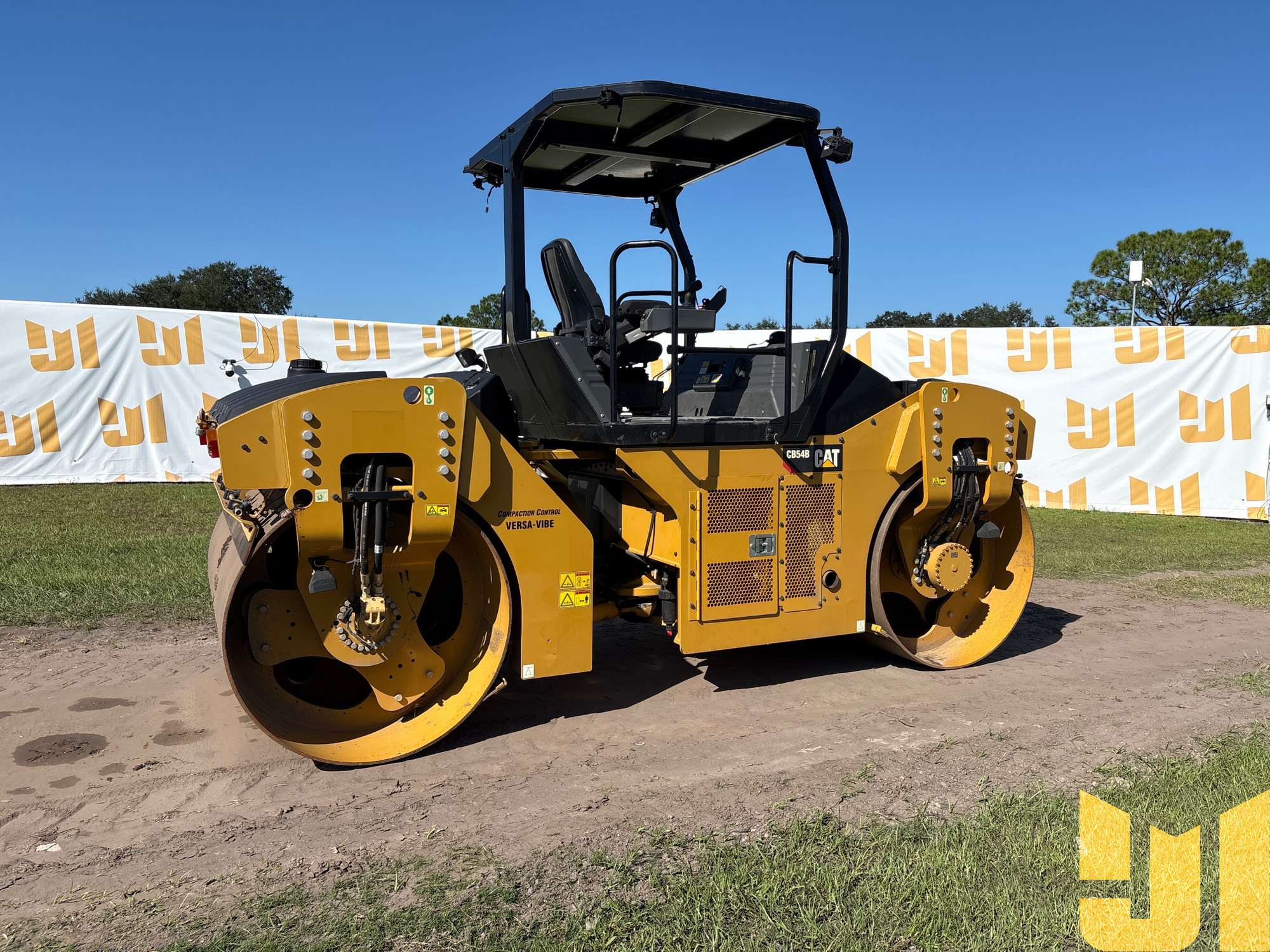 2016 Caterpillar CB54B