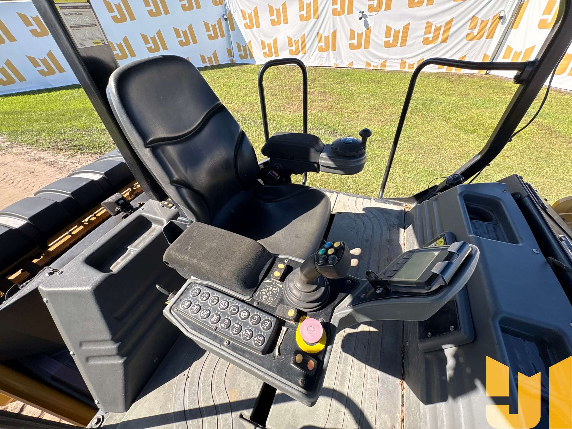 2016 Caterpillar CB54B