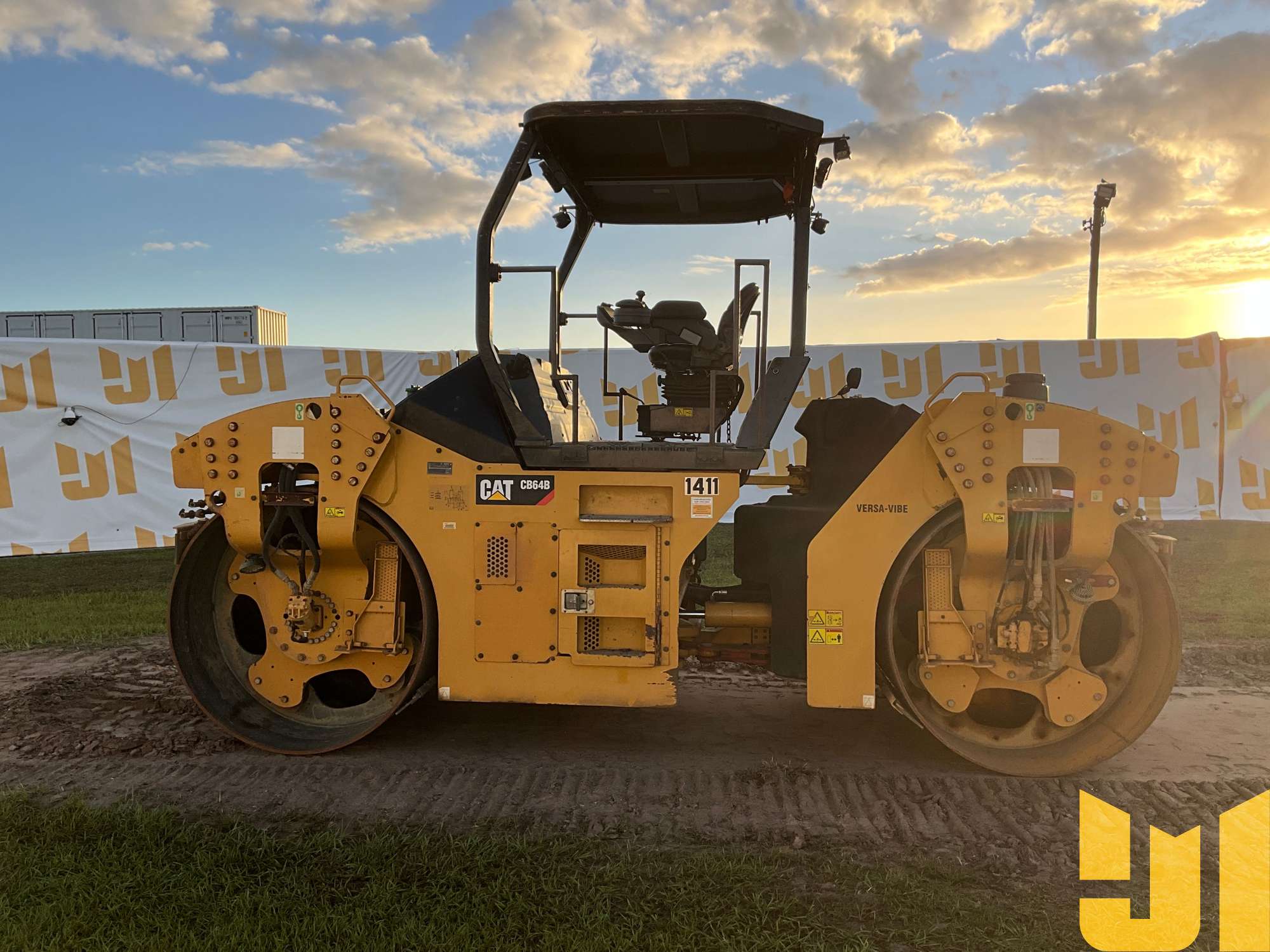 2015 Caterpillar CB64B