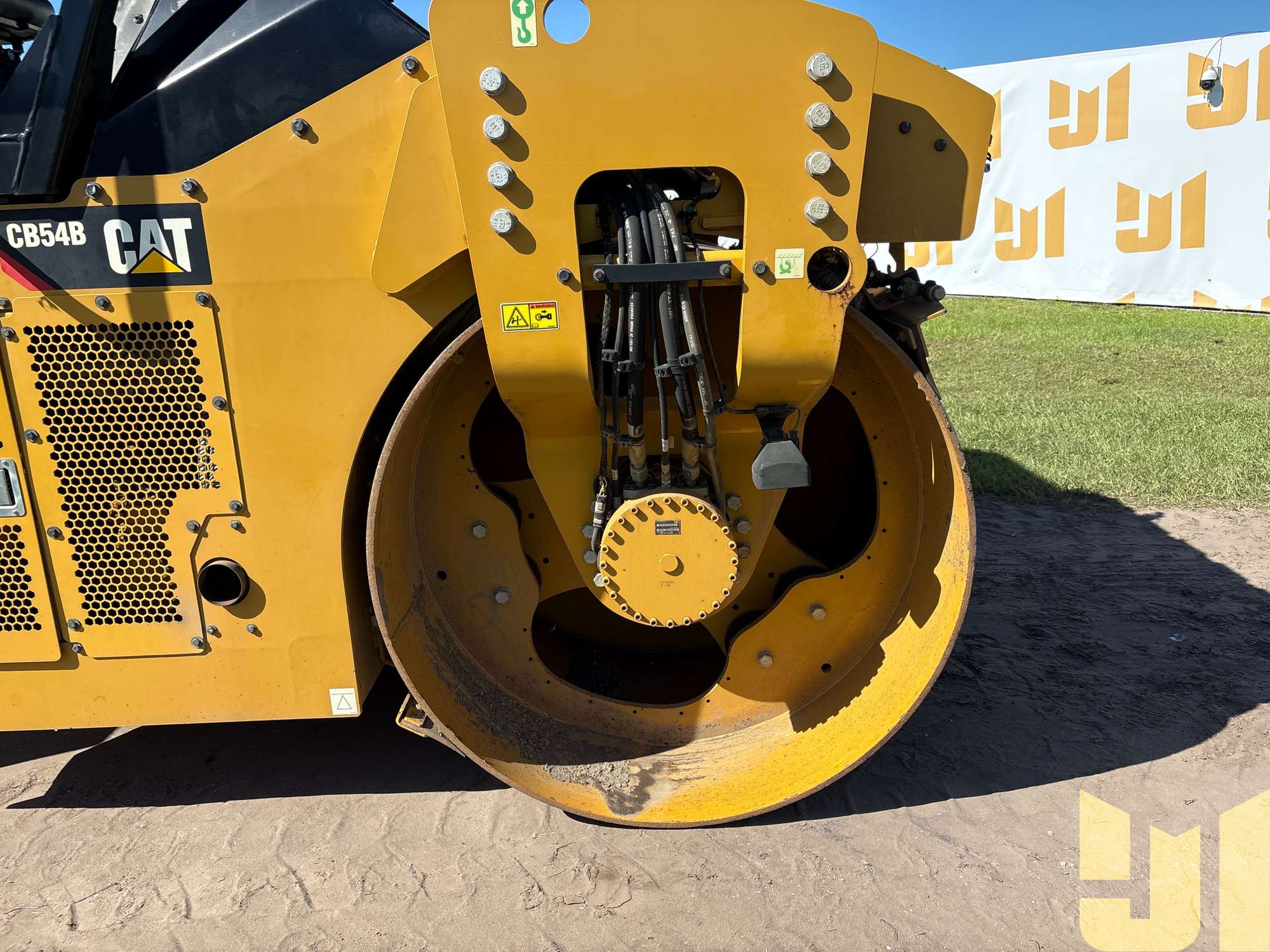 2016 Caterpillar CB54B