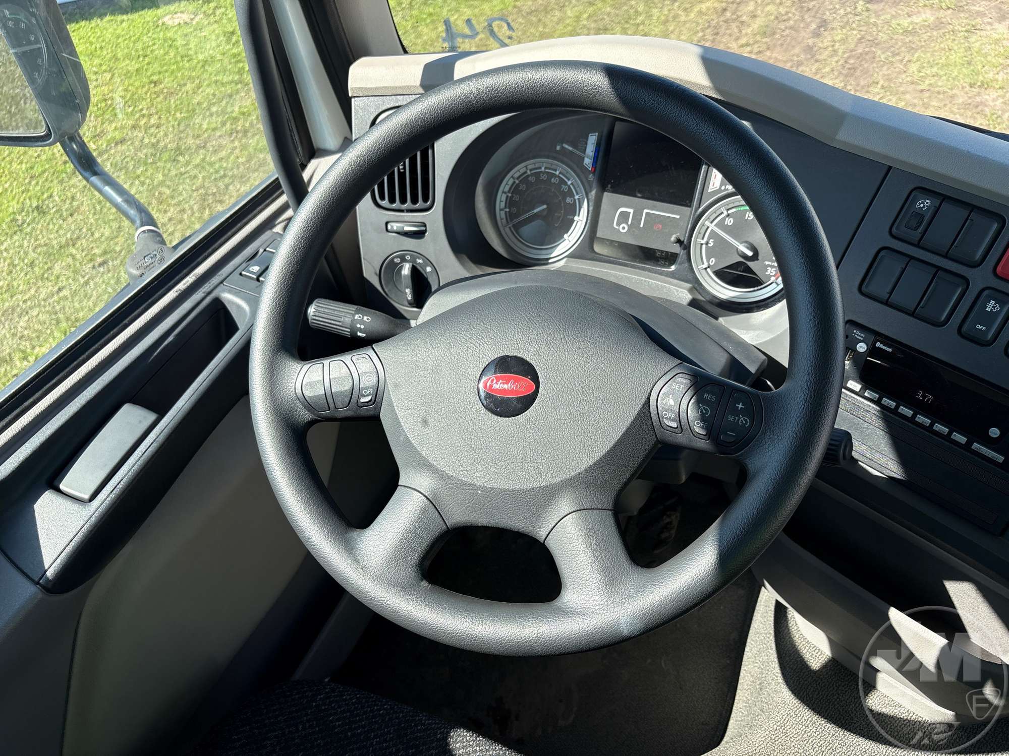 2025 Peterbilt 220
