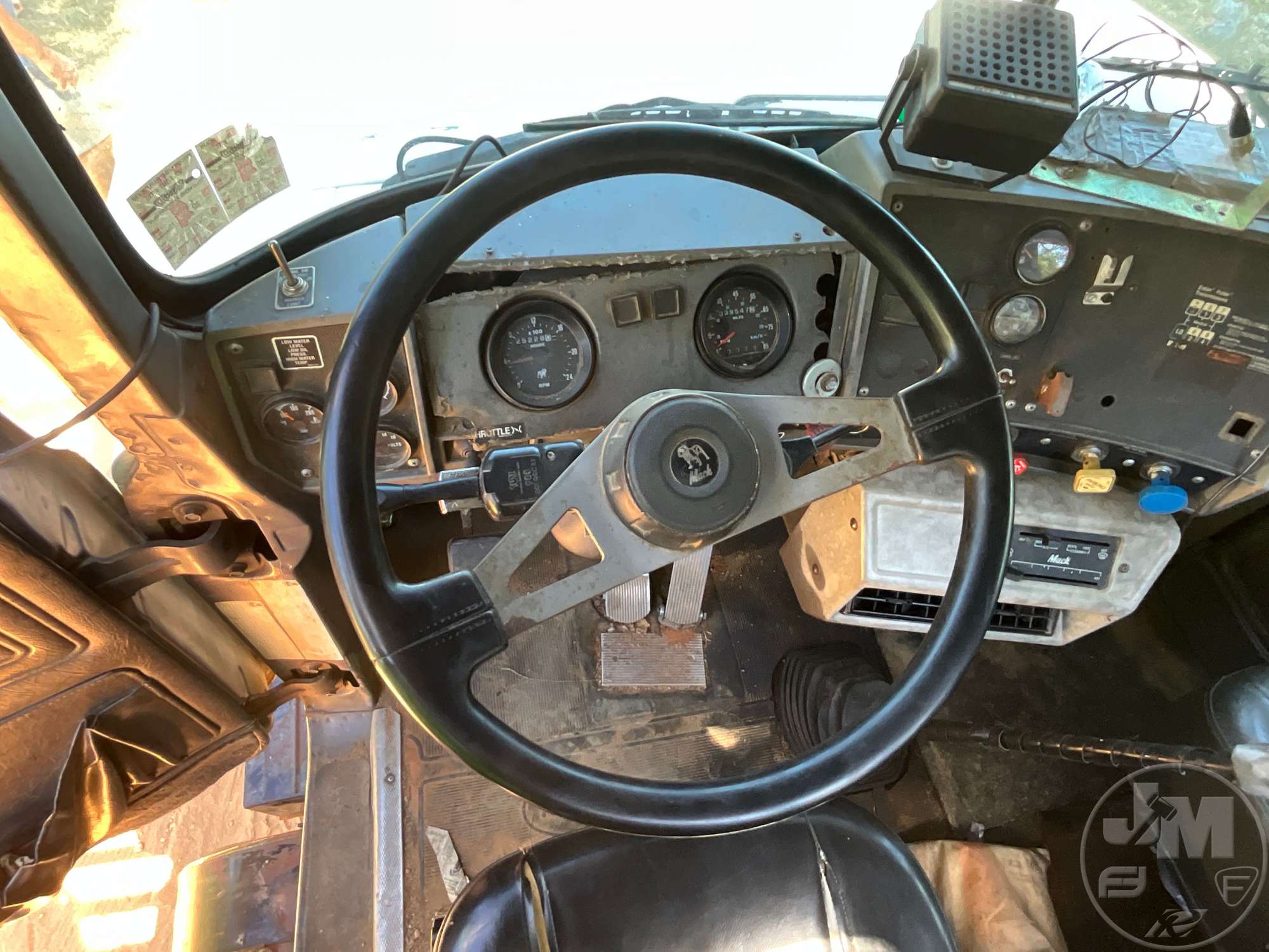 1997 Mack RD688S
