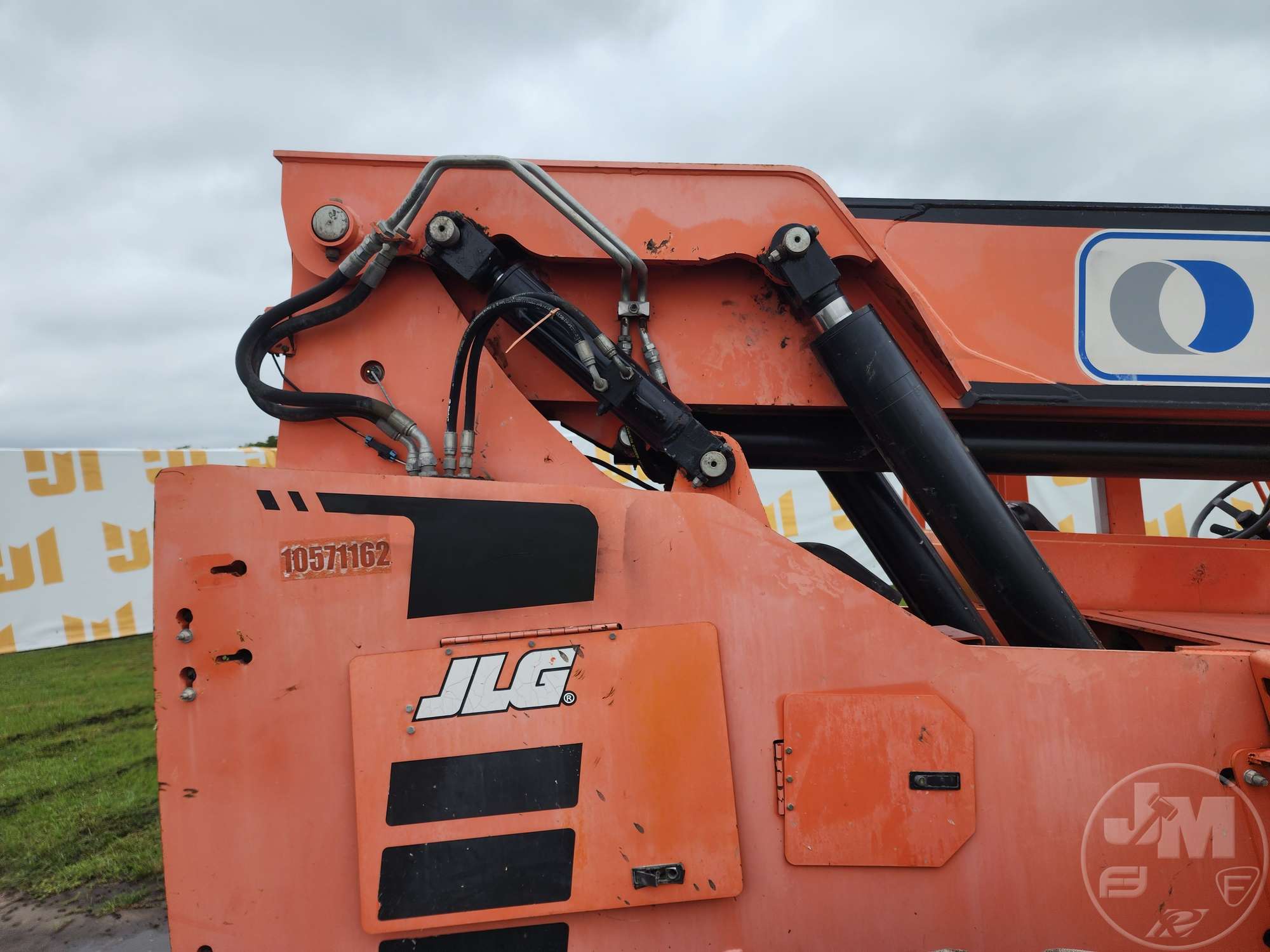 2017 JLG 6042