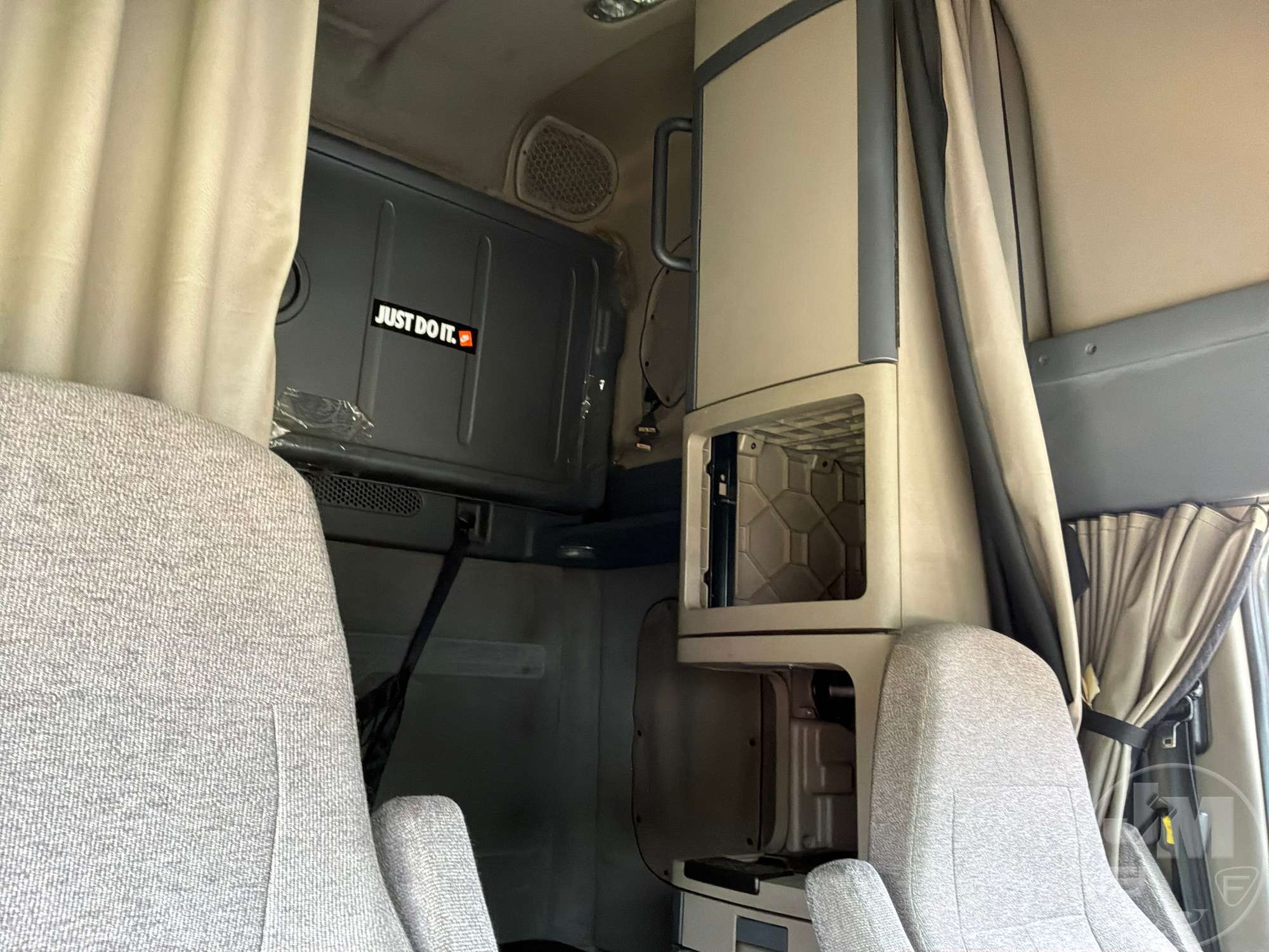 2016 Freightliner CASCADIA