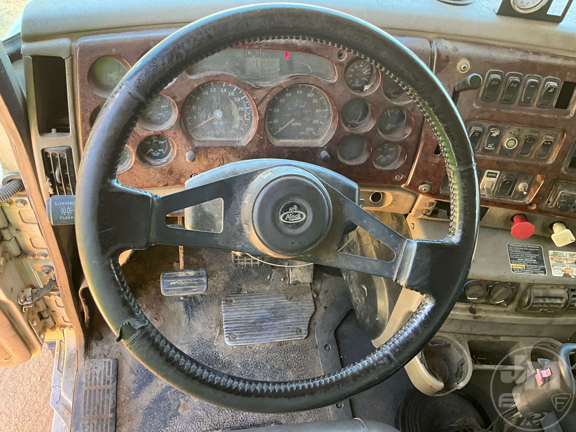 2004 Mack CH613
